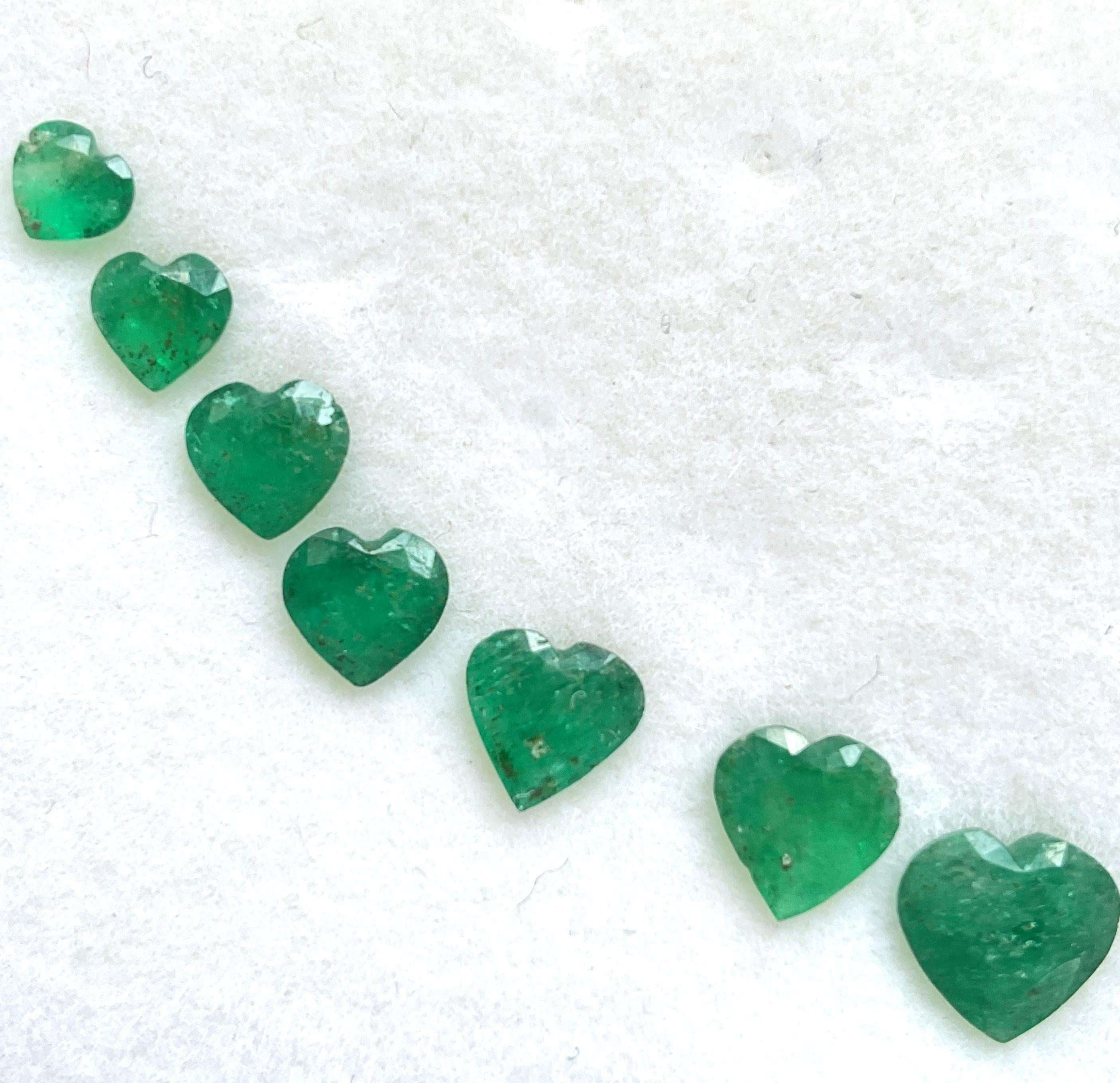 Heart Cut Colombian Emerald Heart Layout 7.65 Carats Cutstone For Jewellery Natural Gems For Sale
