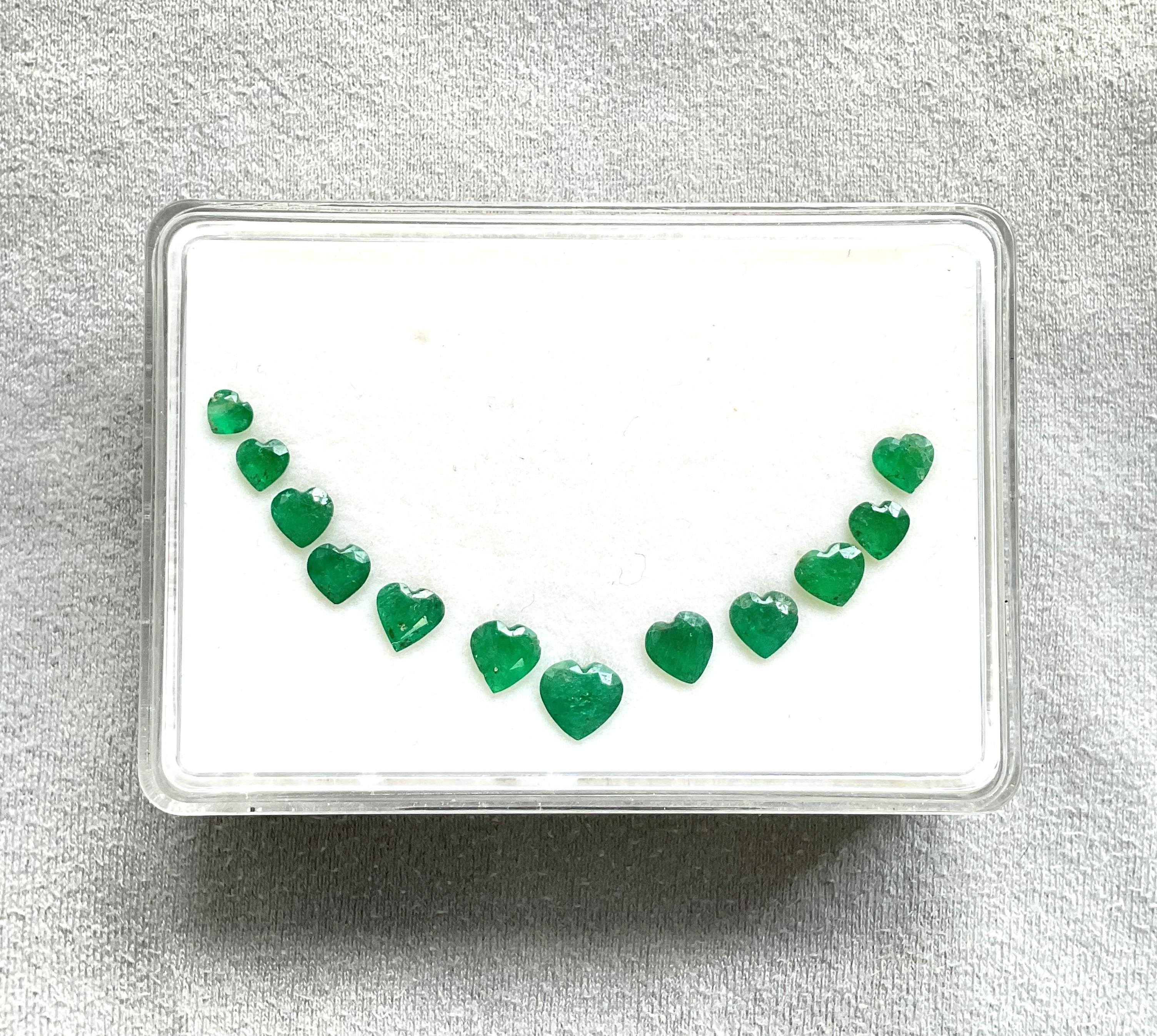 Colombian Emerald Heart Layout 7.65 Carats Cutstone For Jewellery Natural Gems In New Condition For Sale In Jaipur, RJ
