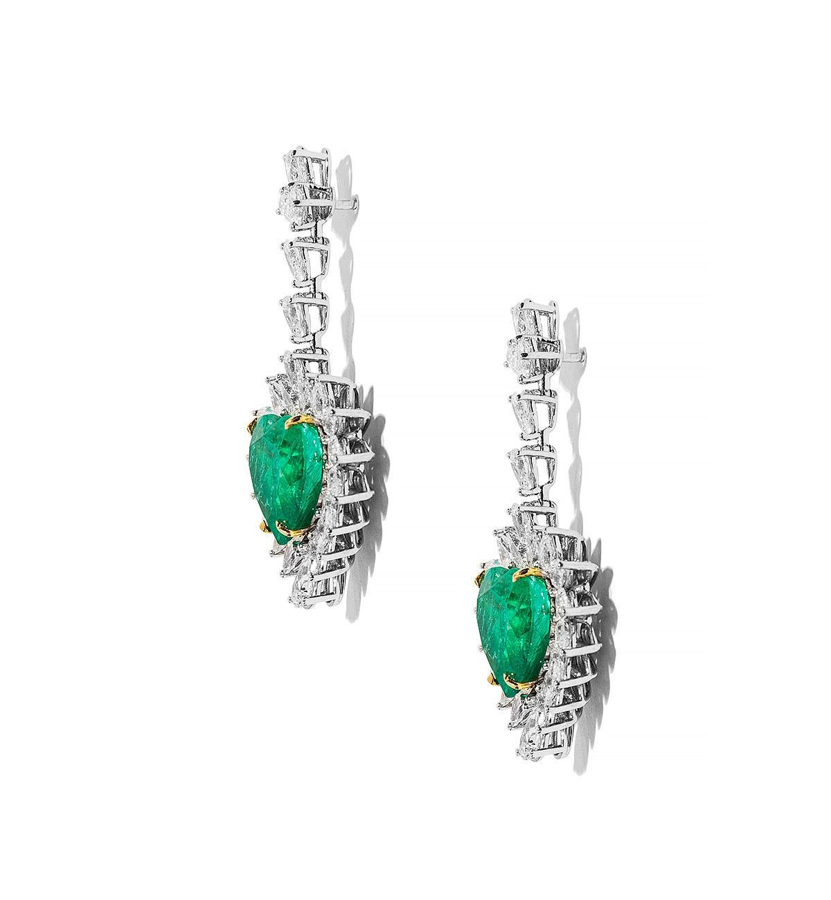 Modern 13, 03 Carat Colombian Emerald Heart Shaped Earring with 7.23  Carat Diamonds For Sale