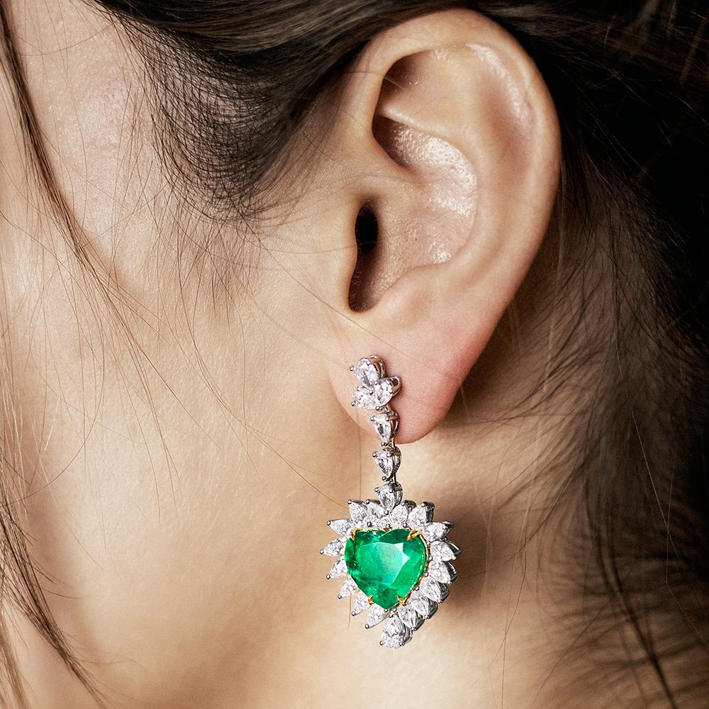 Women's 13, 03 Carat Colombian Emerald Heart Shaped Earring with 7.23  Carat Diamonds For Sale