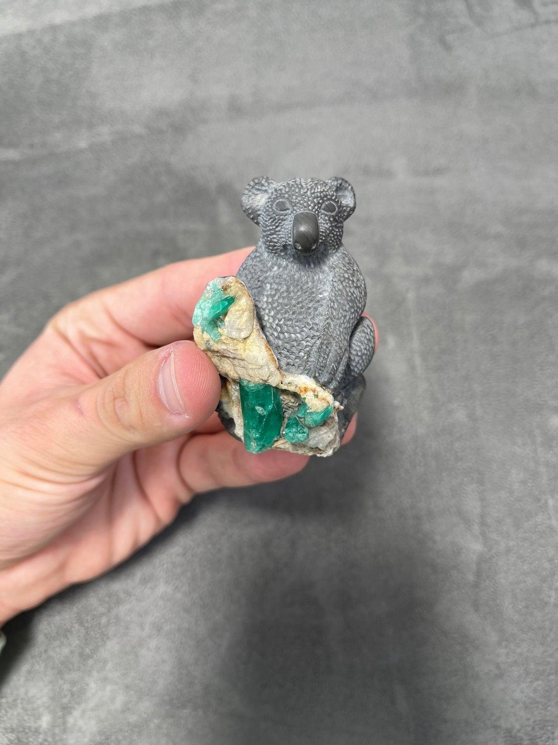 Colombian Emerald Koala Rough Crystal Sculpture In New Condition For Sale In Jupiter, FL
