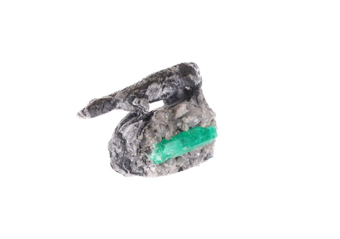 Colombian Emerald Komodo Dragon Rough Crystal Sculpture In New Condition For Sale In Jupiter, FL