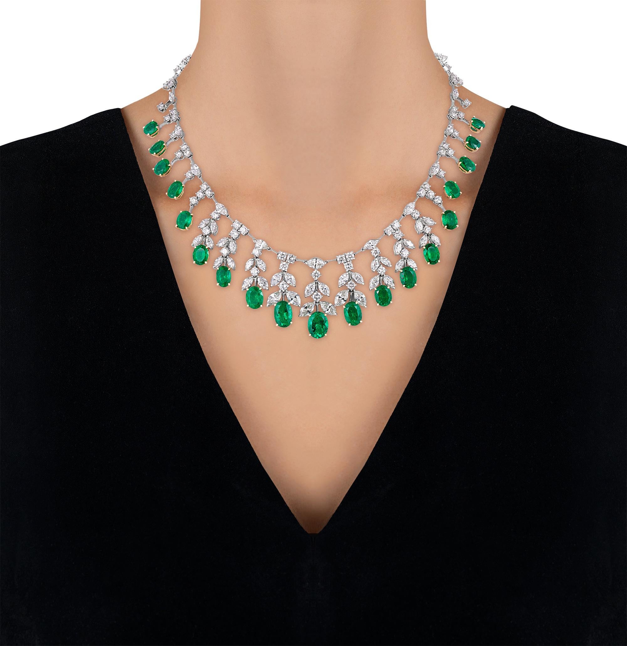 Moderne Collier d'émeraudes de Colombie, 24,37 carats en vente