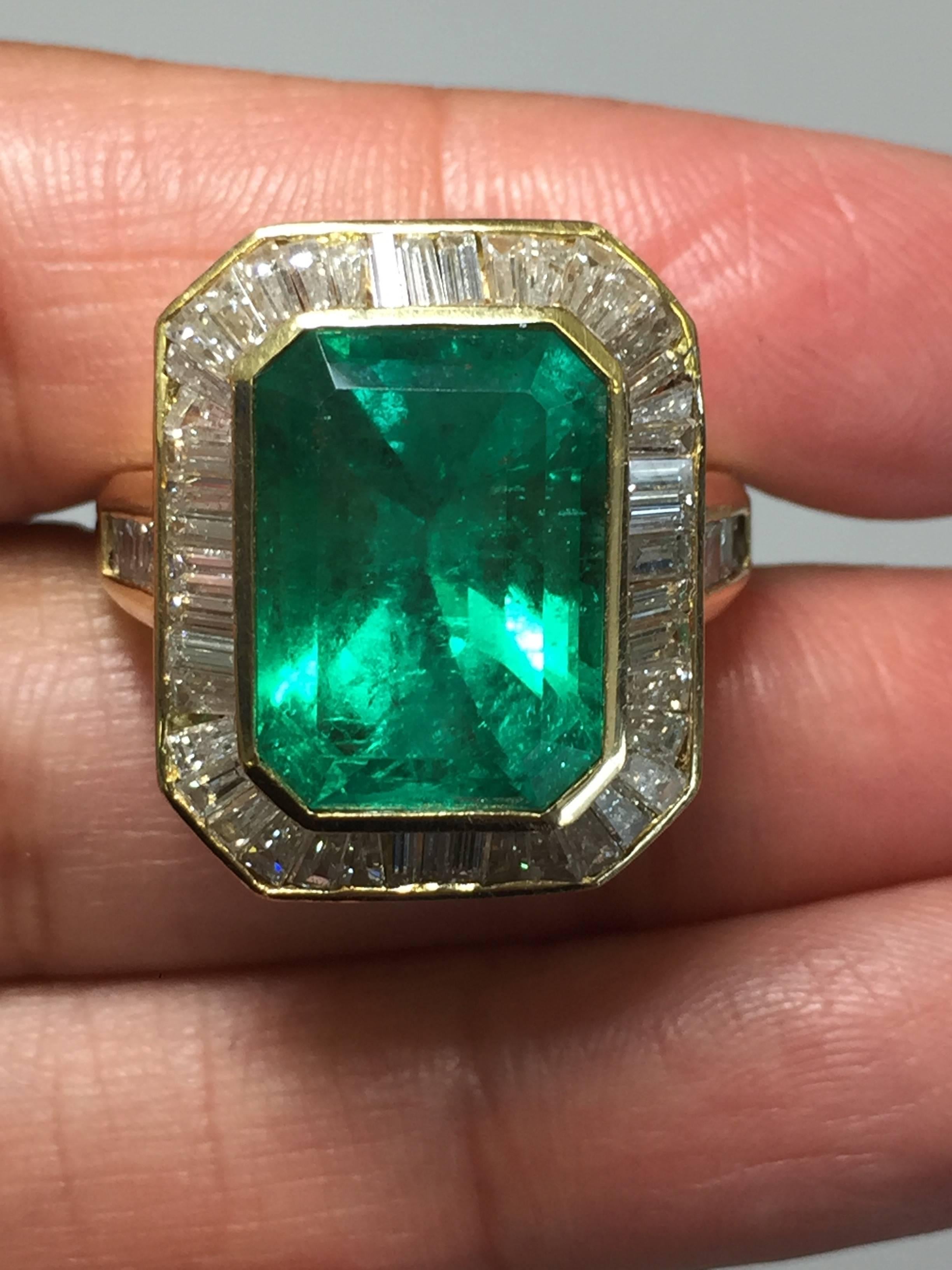 Colombian Emerald Octagon and Diamond Cocktail Ring in 18 Karat Yellow Gold 3