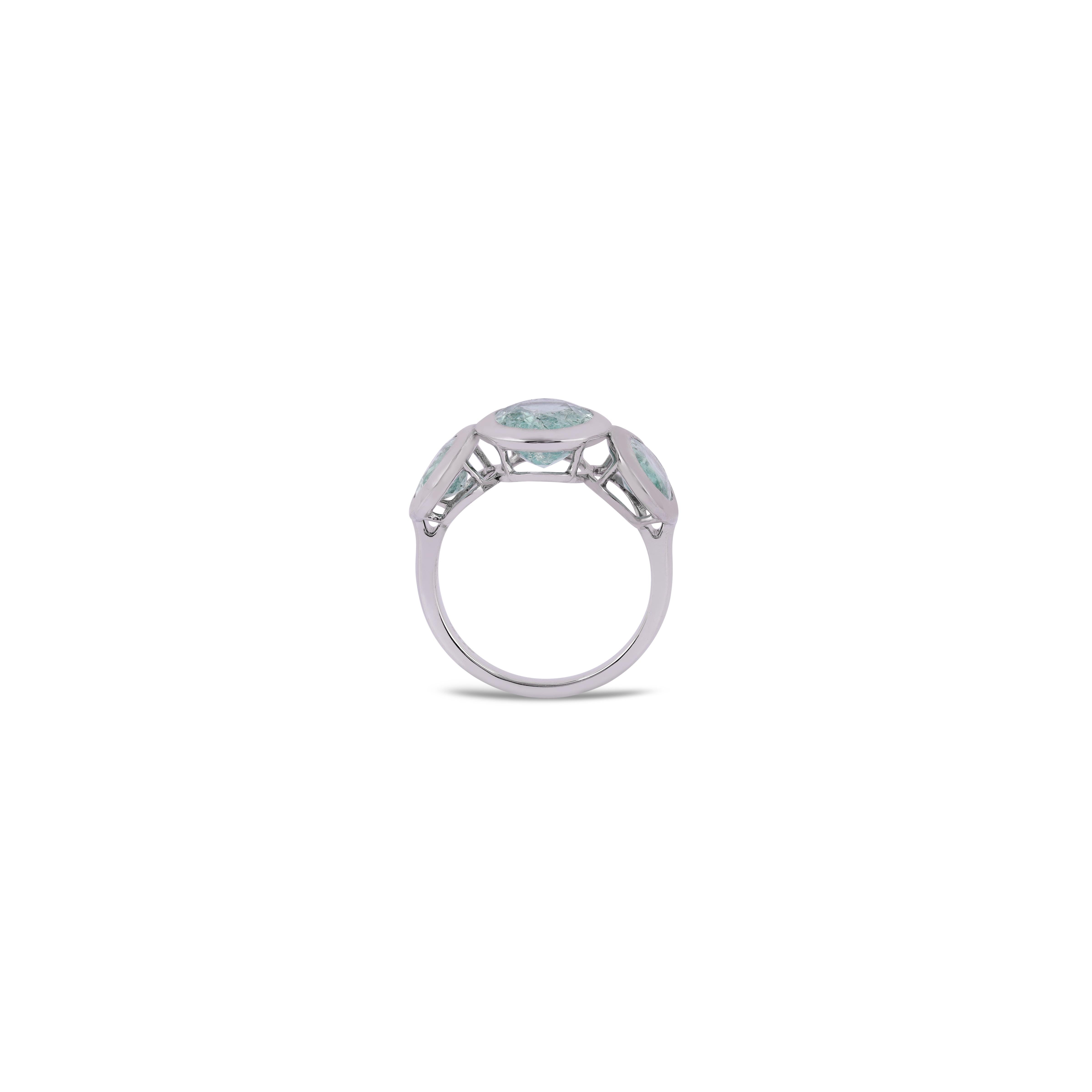 Contemporary Colombian Emerald Oval Shape Three-Stone Ring 18k White Gold For Sale