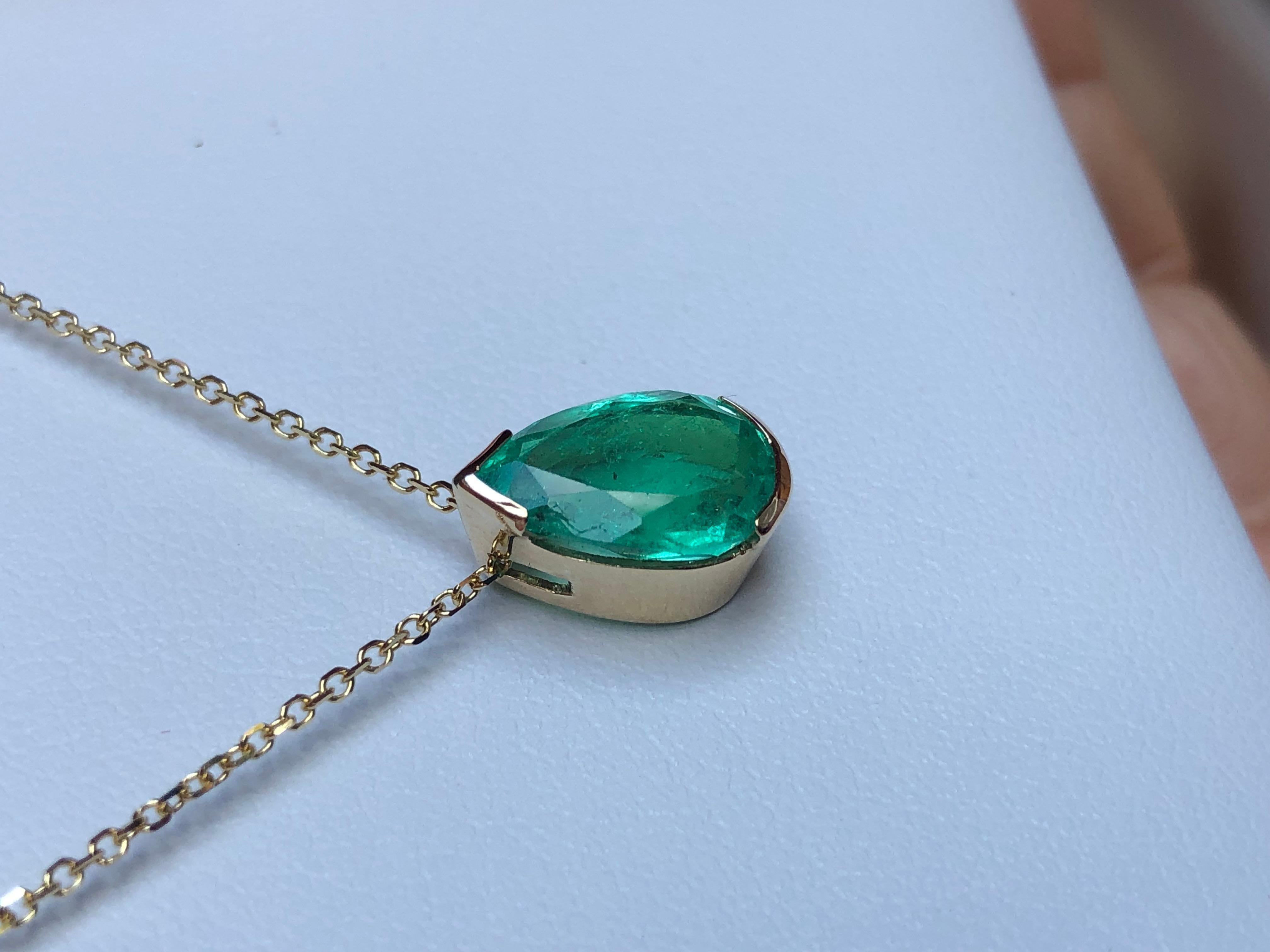 Emeralds Maravellous 3,00 Karat kolumbianischen Smaragd Birne Drop Anhänger Halskette 18K (Tropfenschliff) im Angebot