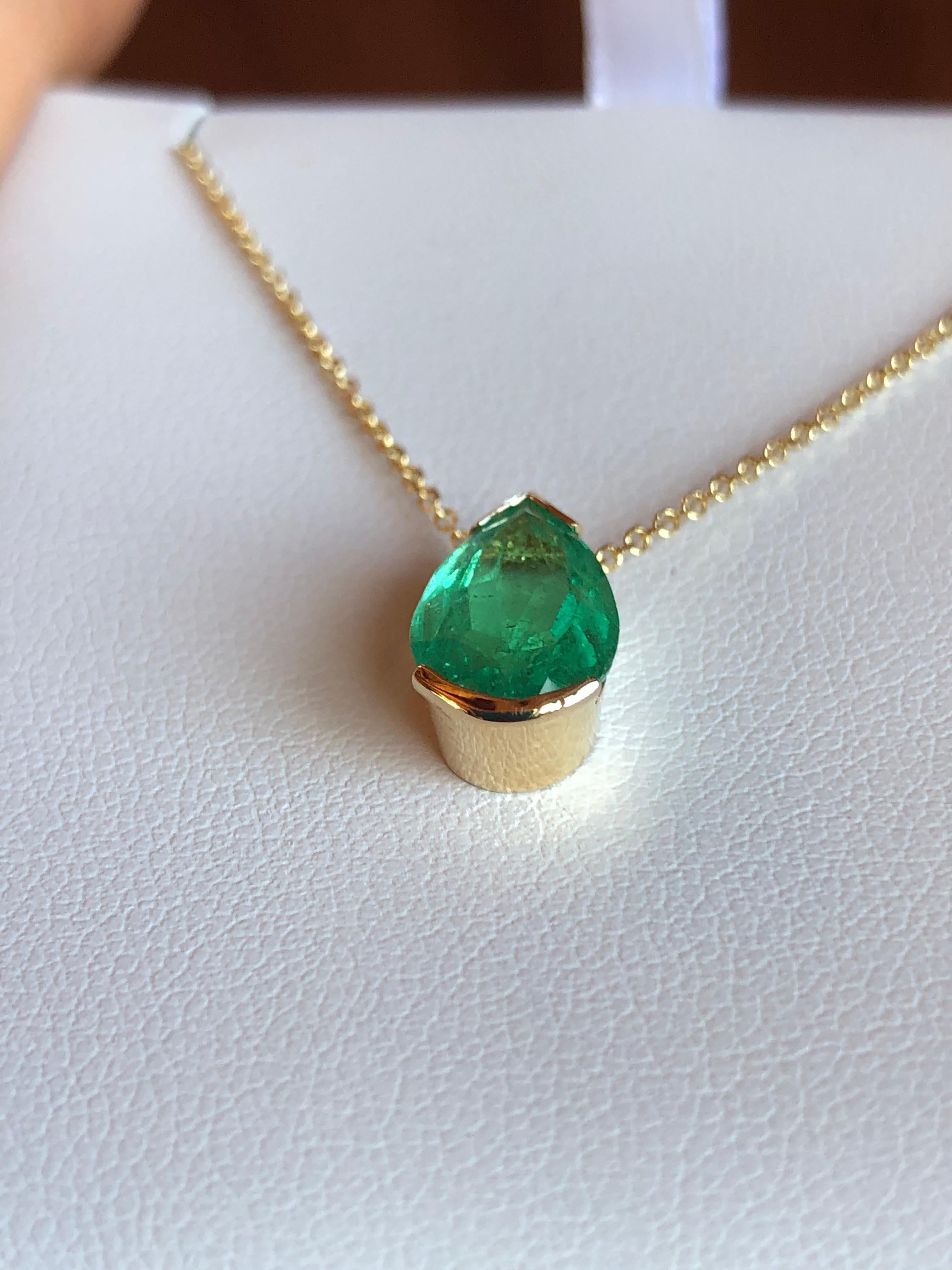 Emeralds Maravellous 3,00 Karat kolumbianischen Smaragd Birne Drop Anhänger Halskette 18K für Damen oder Herren im Angebot