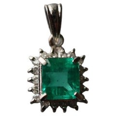 Colombian emerald pendant in Platinum 900 (Minor Oiled)
