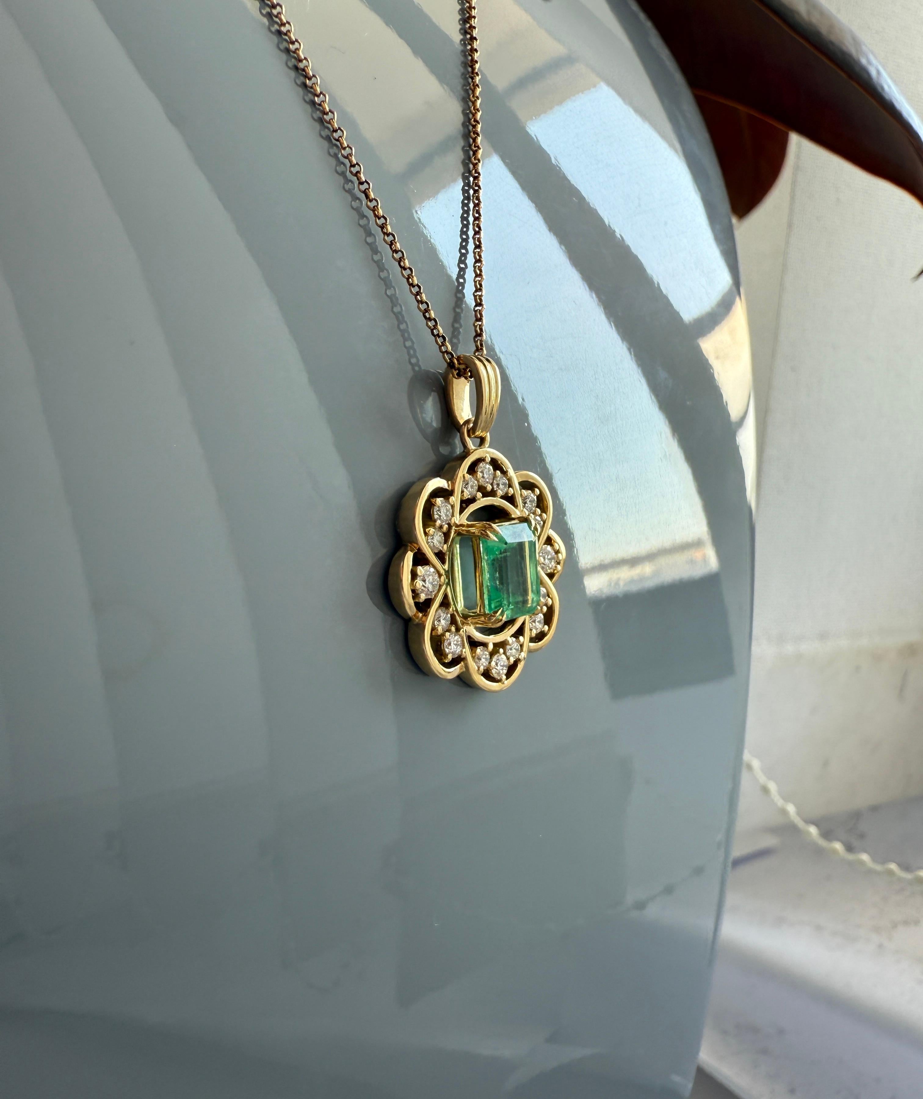 Colombian Emerald Pendant with Diamonds in 18K Yellow Gold  Unique Vintage Look For Sale 3