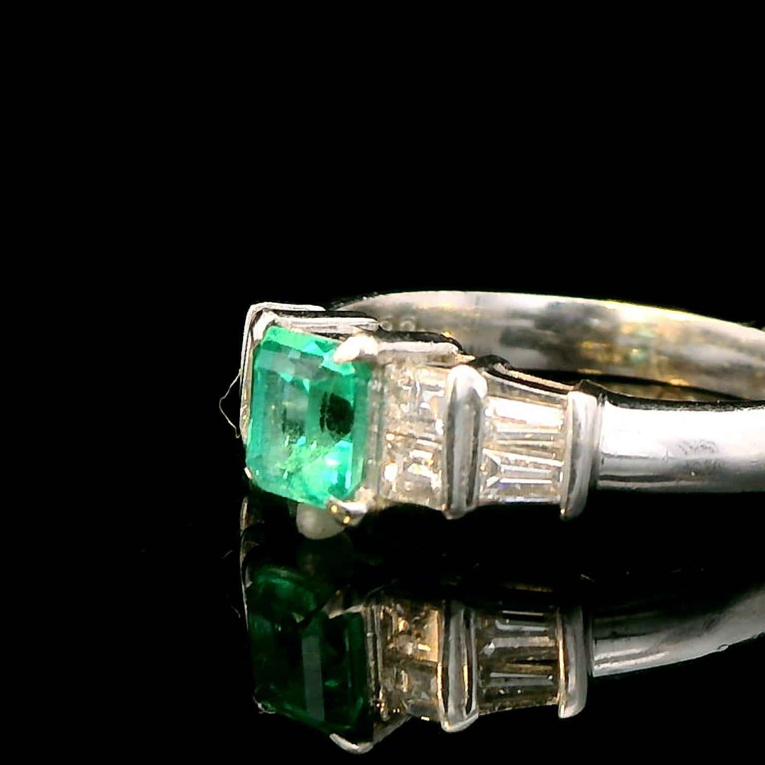 Colombian Emerald Platinum Ring For Sale 1