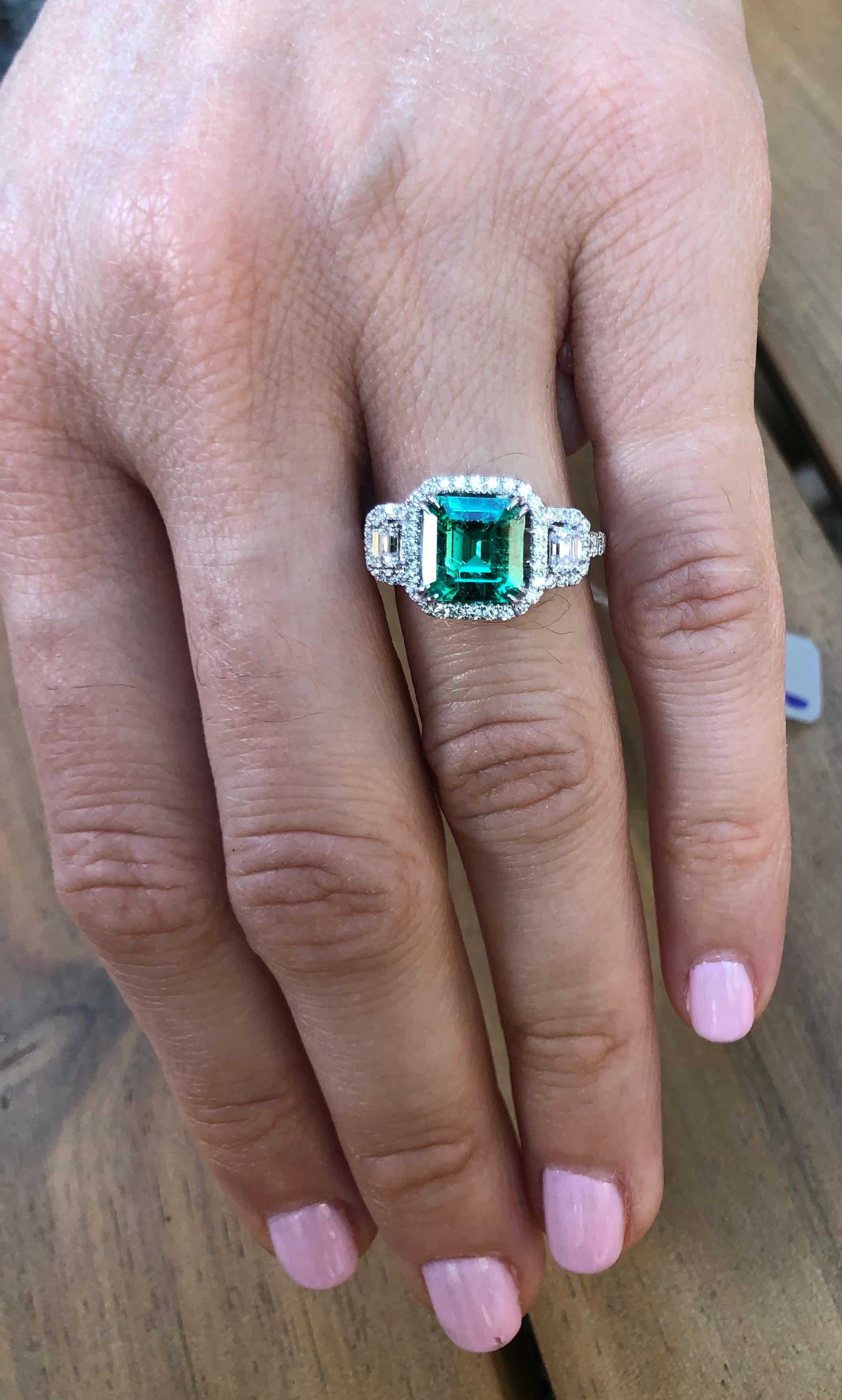 Colombian Emerald Ring 1.75 Carat Emerald Cut In New Condition In Beverly Hills, CA