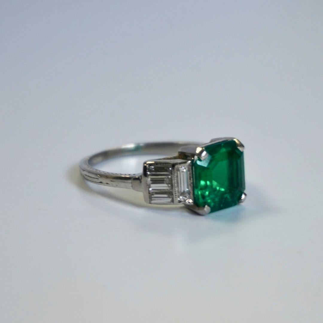 Colombian Emerald Ring 2.13 Carats, Diamonds, Platinum Ring, Colombian Emerald In New Condition For Sale In New York, NY