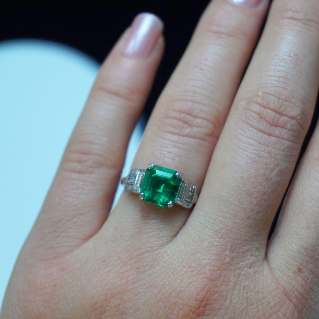 Colombian Emerald Ring 2.13 Carats, Diamonds, Platinum Ring, Colombian Emerald For Sale 1