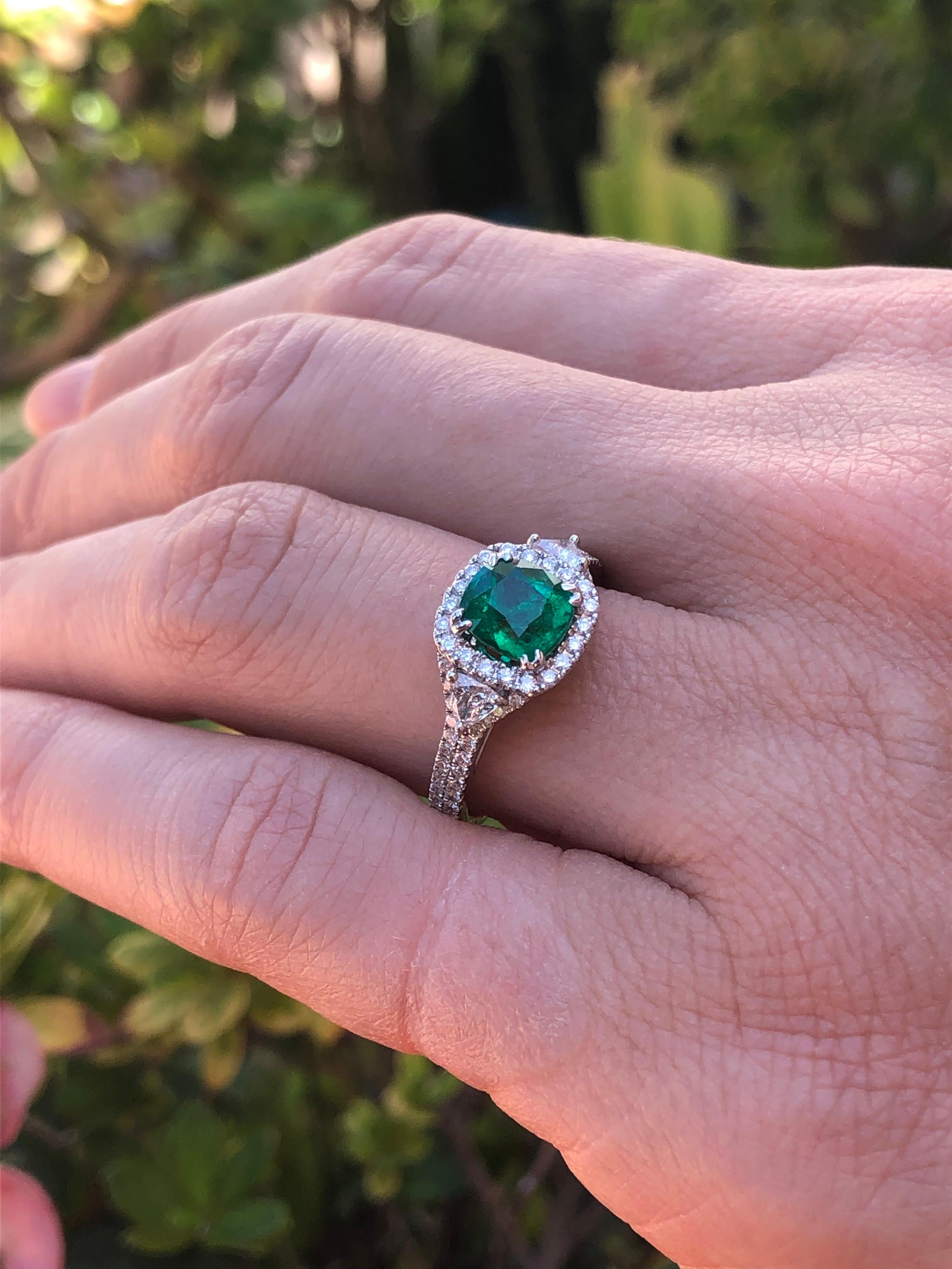 Colombian Emerald Ring Cushion Cut 1.39 Carats 1