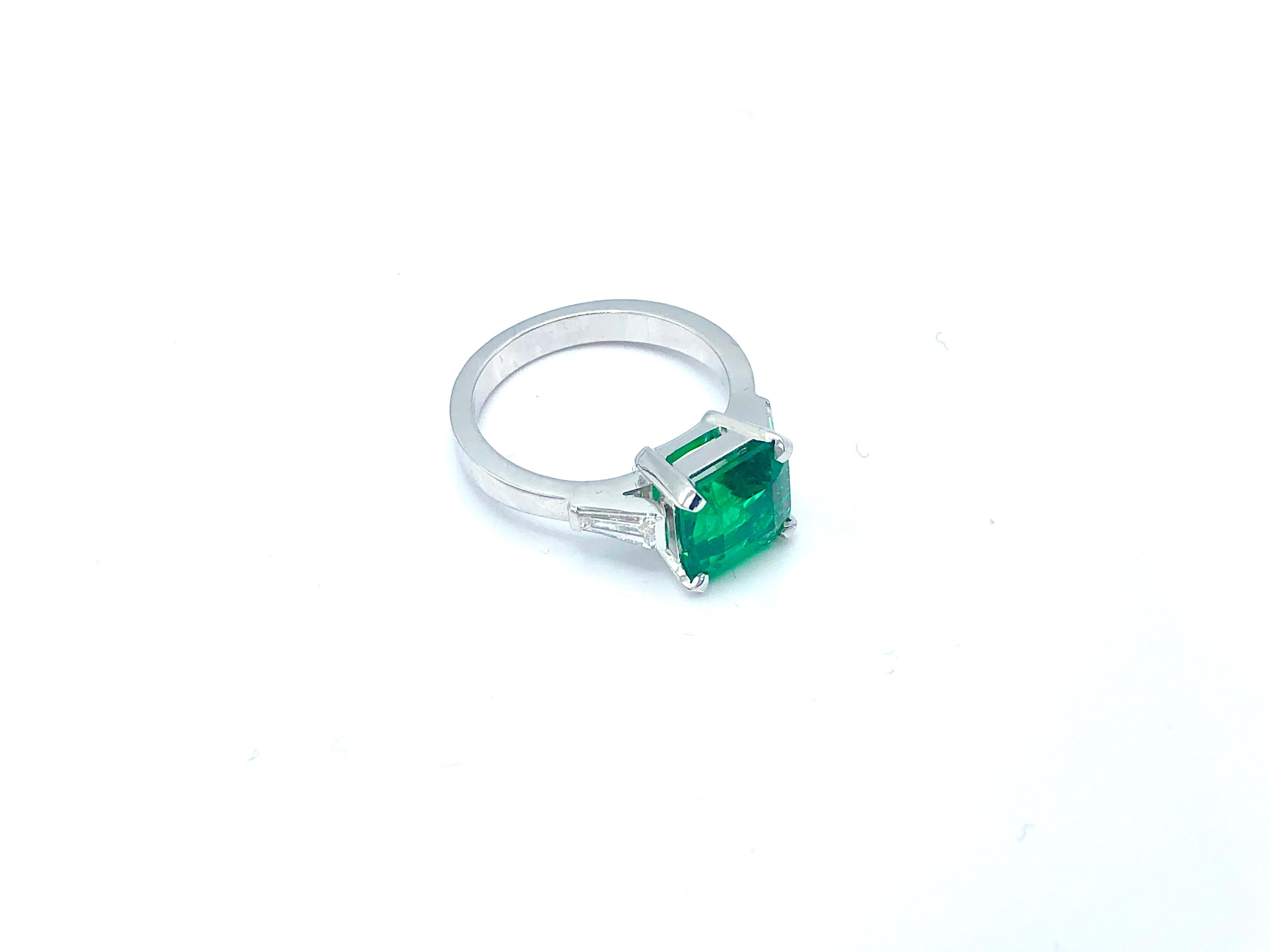An exceptional Colombian Emerald Ring
