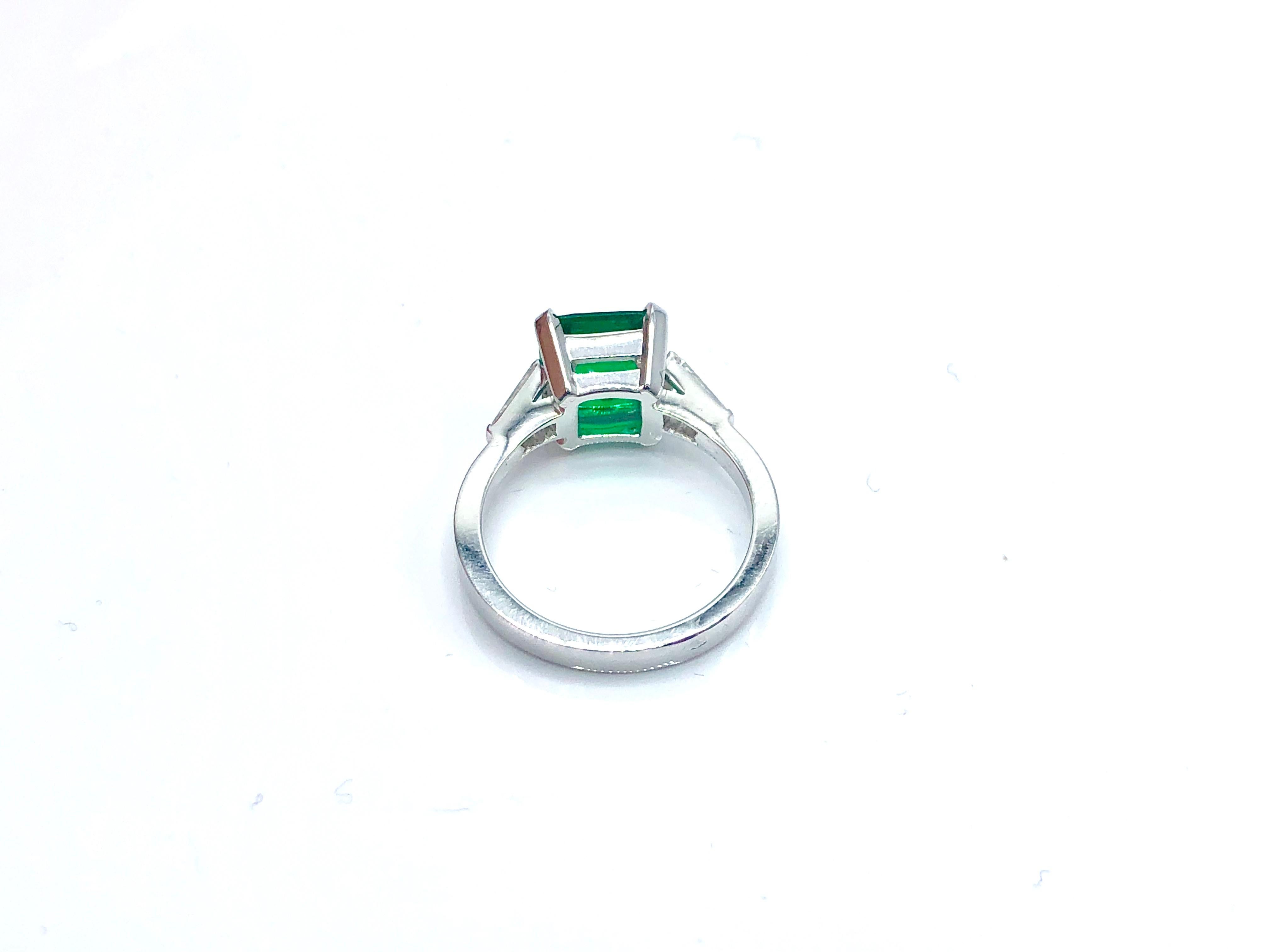 18 Karat White Gold Colombian Emerald Engagement Ring In New Condition For Sale In Principaute De Monaco, MC