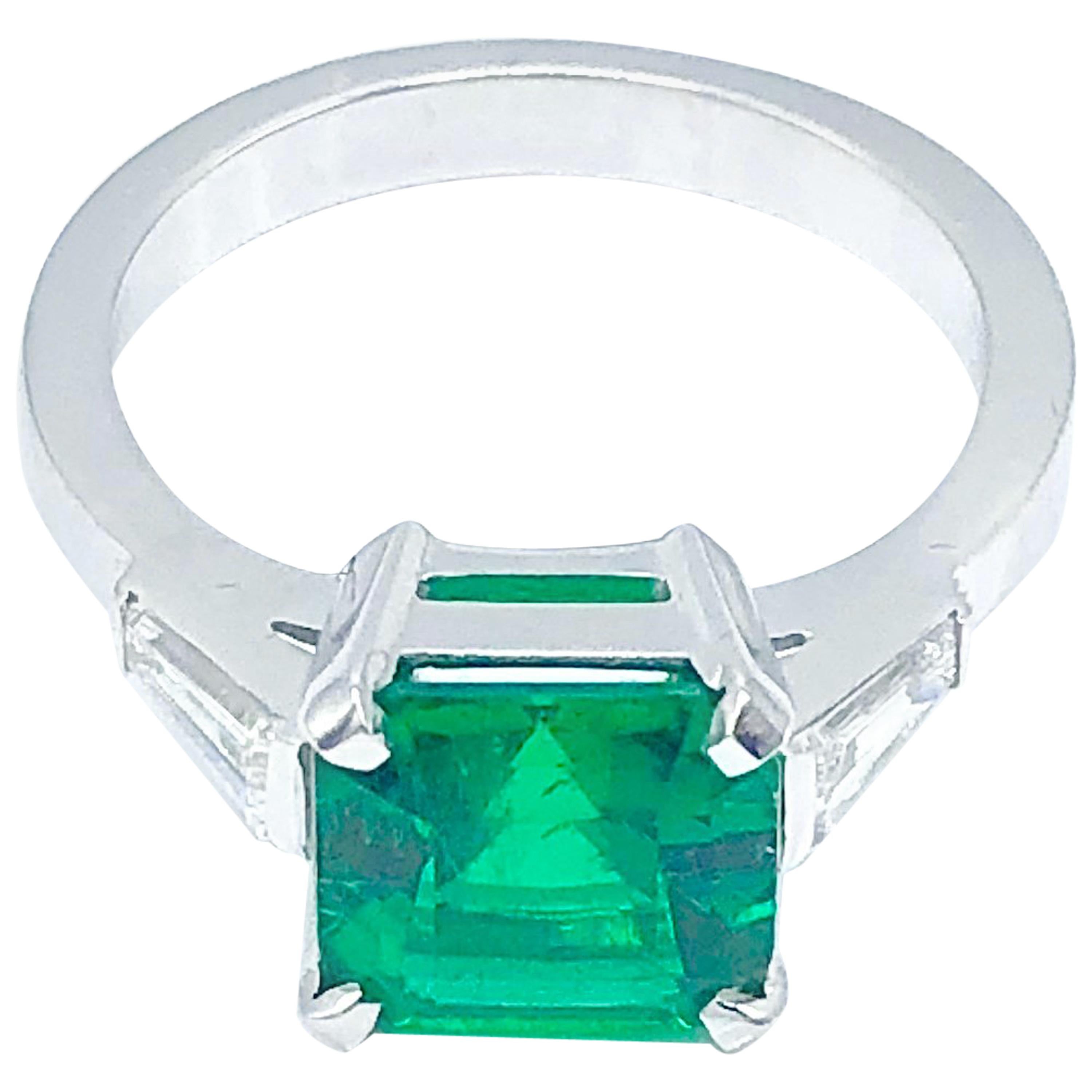 18 Karat White Gold Colombian Emerald Engagement Ring For Sale