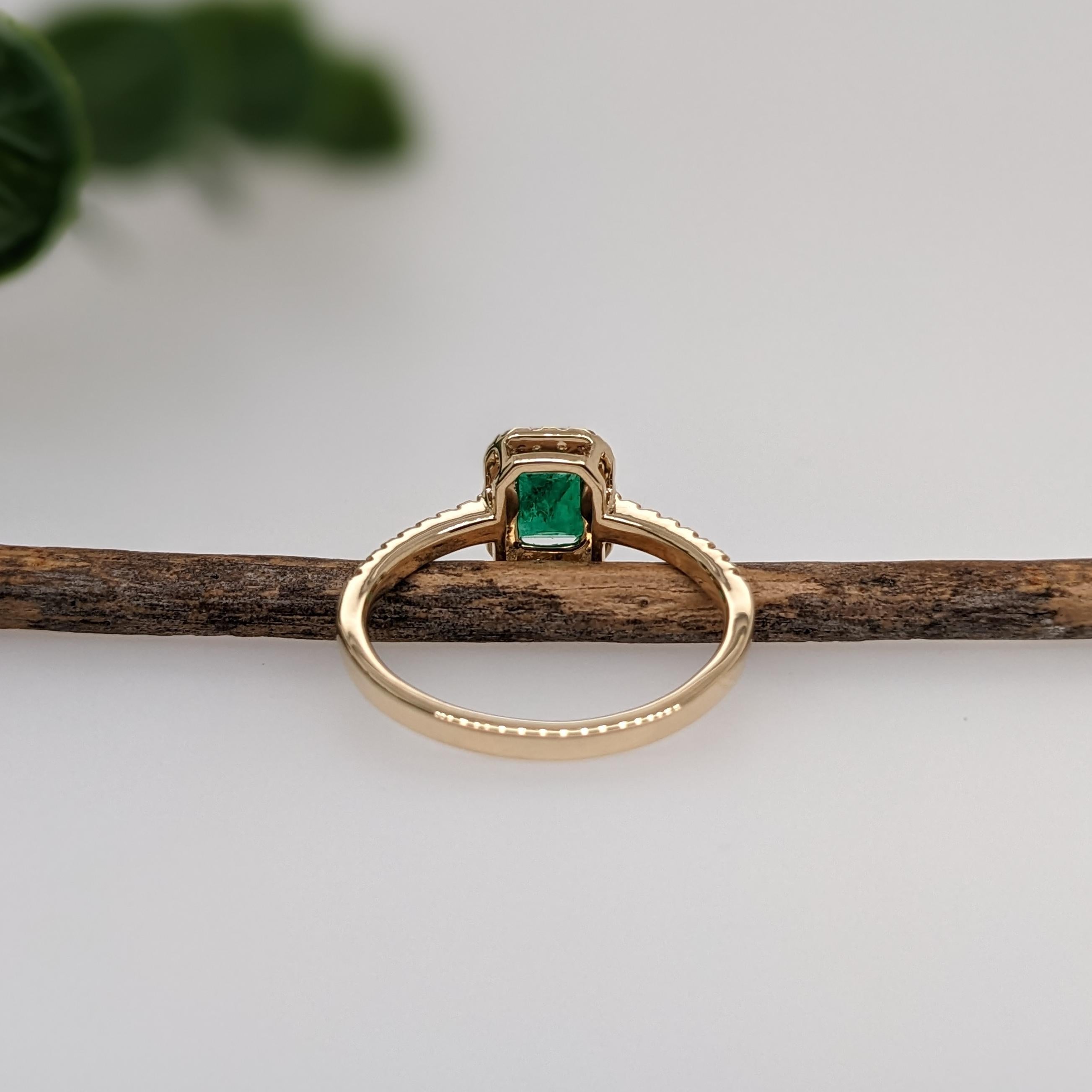 Colombian Emerald Ring w Earth Mined Diamonds in Solid 14K Gold EM 6x4mm In New Condition For Sale In Columbus, OH