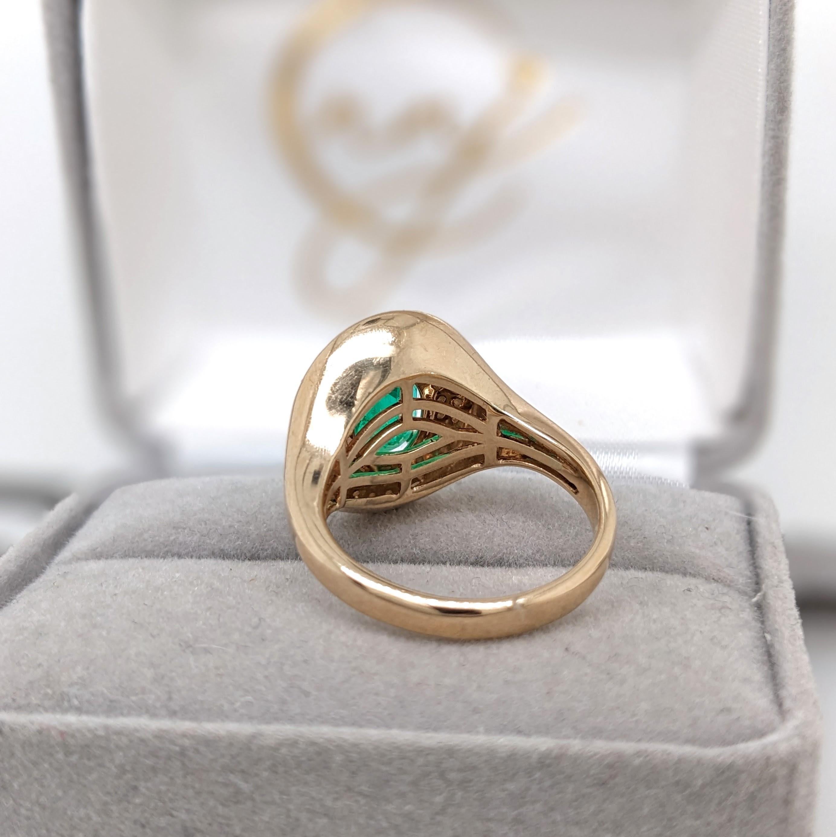 Colombian Emerald Ring w Earth Mined Diamonds in Solid 14K Gold Oval 9x6.5mm In New Condition For Sale In Columbus, OH