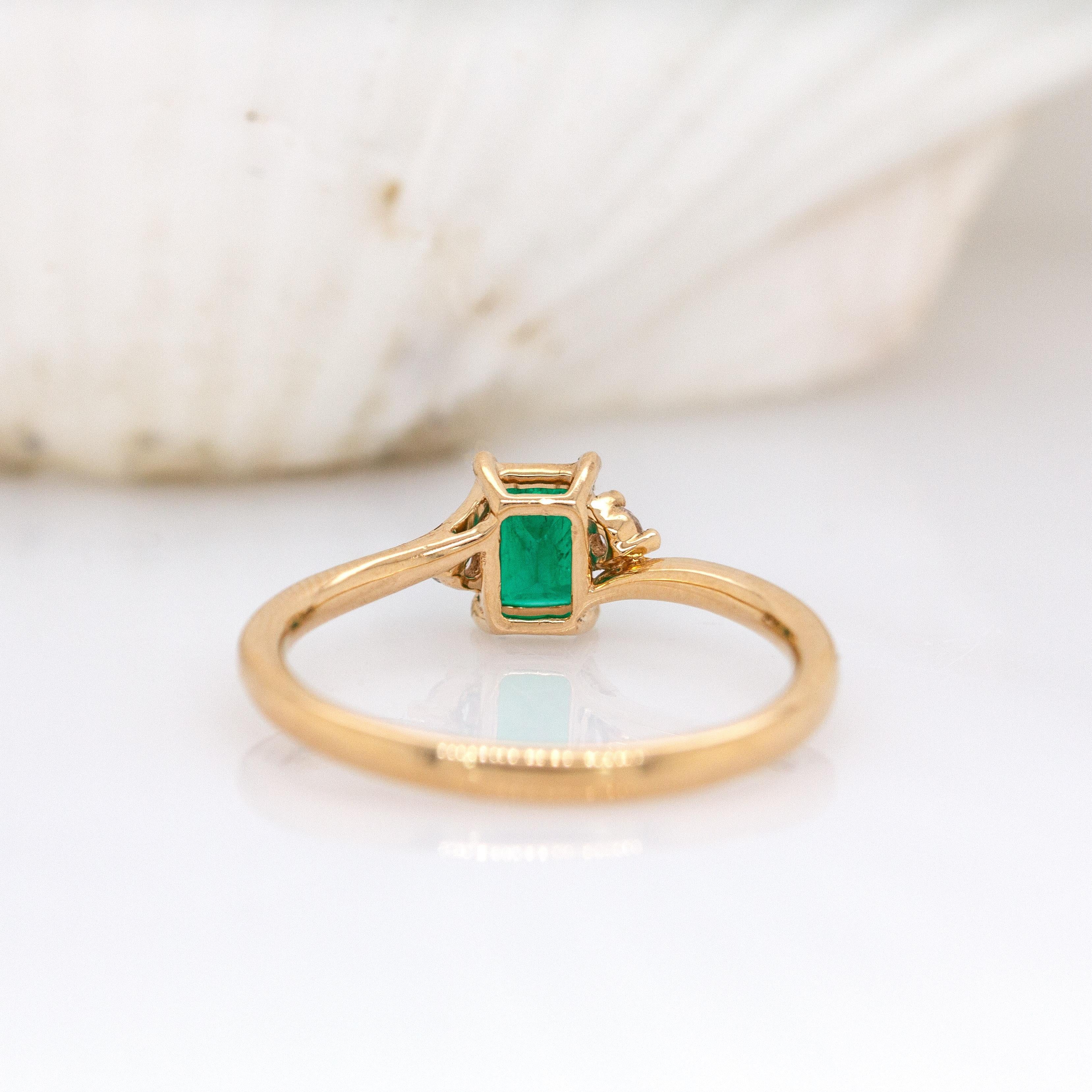Bague en or massif 14K avec émeraude colombienne et diamants naturels  EM 6x4mm Neuf - En vente à Columbus, OH