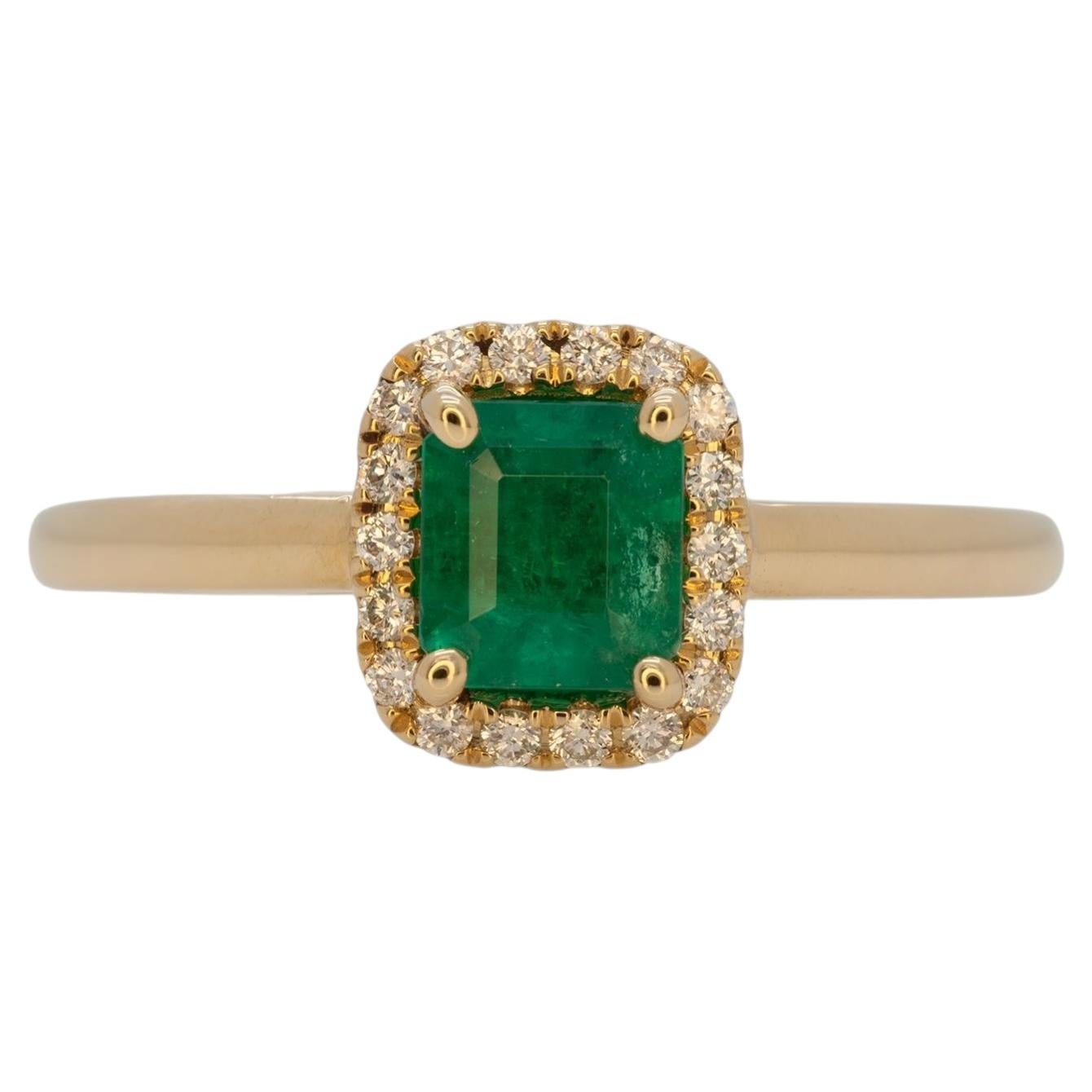 Colombian Emerald Ring with Earth Mined Diamonds Accents: Solid 14K Gold, 6x5mm For Sale