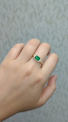 Colombian Emerald Ring with Natural Diamond Accents: Solid 14K Gold, 7x5mm