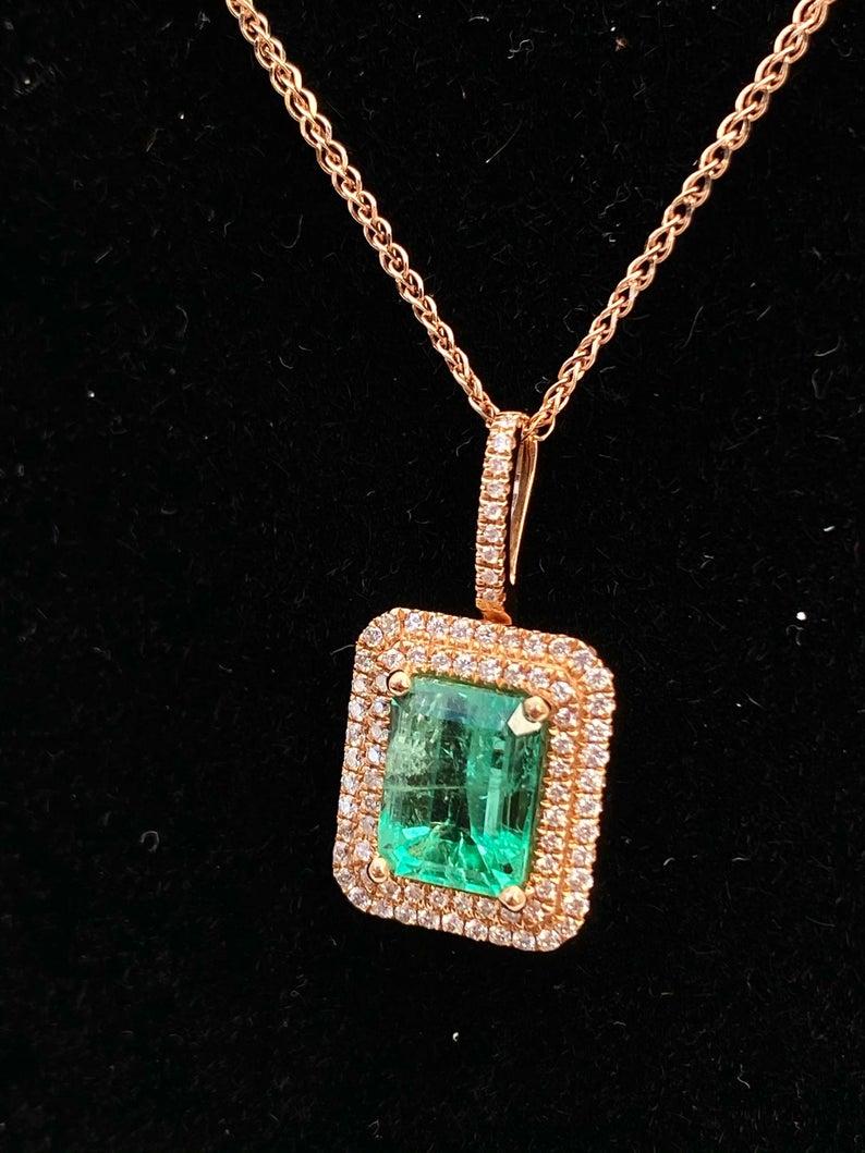 Ciondolo con smeraldo colombiano, diamante taglio rotondo e oro rosa 18 carati in vendita 1