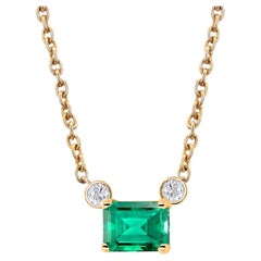Colombian Emerald Shaped Emerald Two Diamonds 0.75 Carat Yellow Gold Necklace