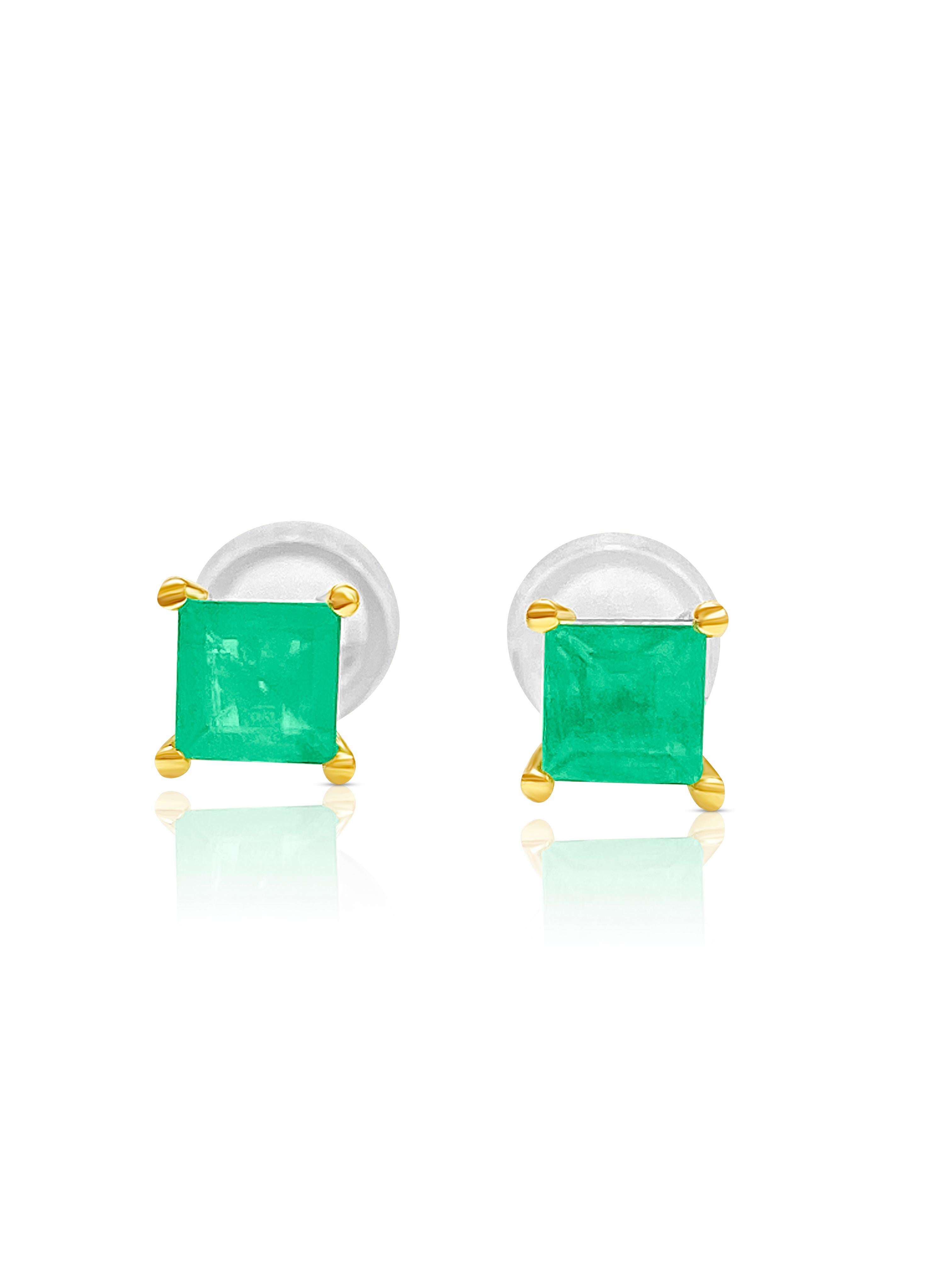 Colombian Emerald Square-Cut Stud Earrings in 18k Yellow Gold In New Condition For Sale In Miami, FL