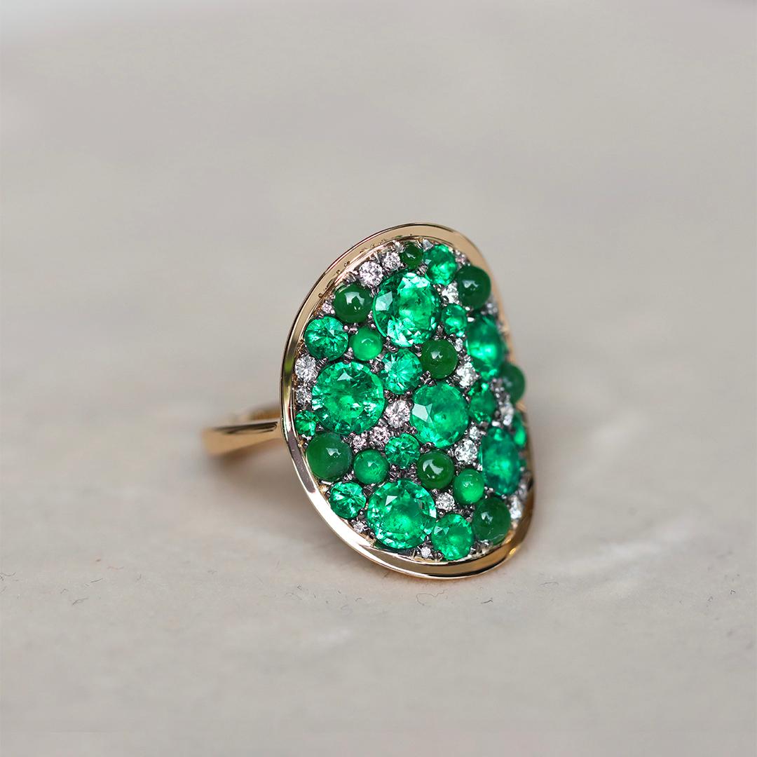 Colombian Emerald Type A Jadeite Diamond Pave Ring In New Condition For Sale In Antwerp, BE