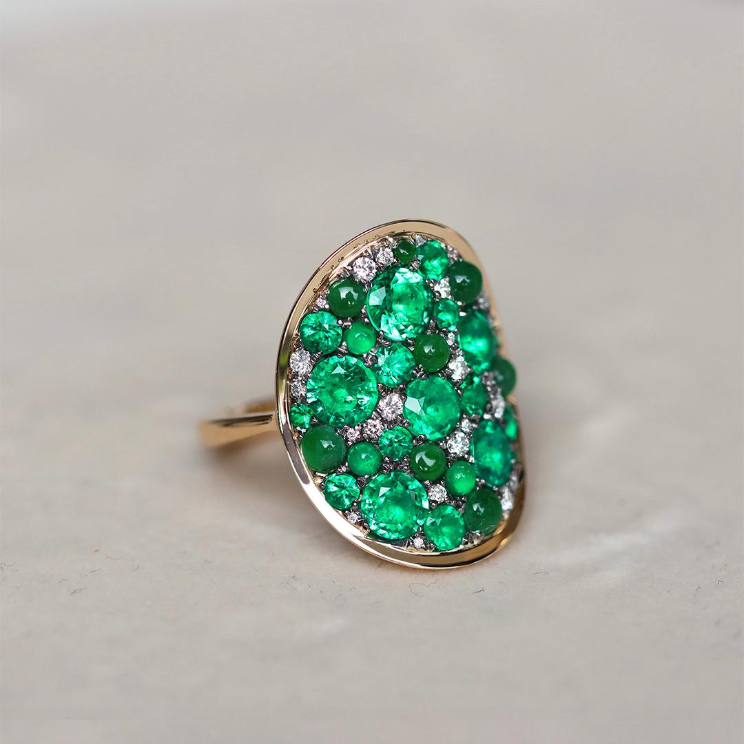 Kolumbianischer Smaragd Typ A Jadeit Diamant Pave-Ring im Zustand „Neu“ in Antwerp, BE