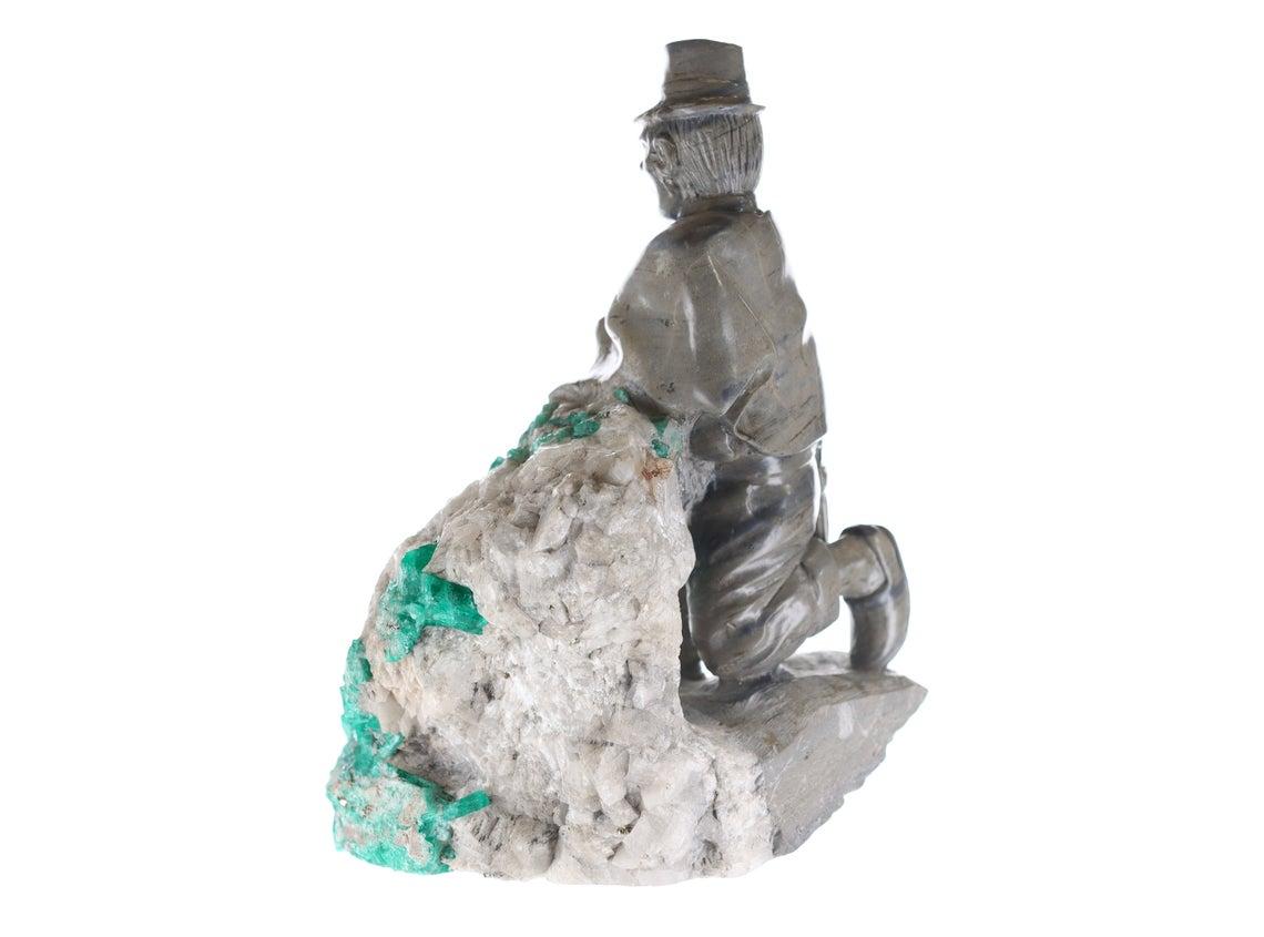 Scultura di cristallo grezzo con smeraldo colombiano In condizioni Nuovo in vendita a Jupiter, FL
