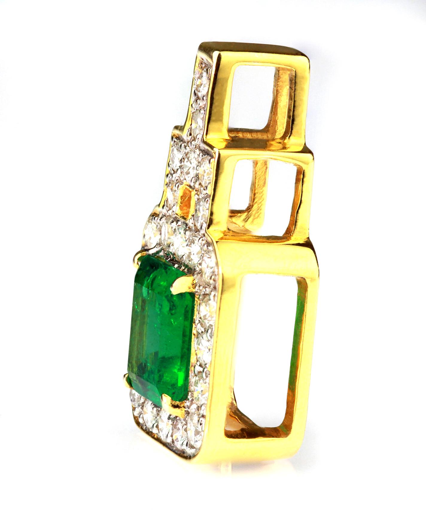 Vivid Green Colombian Emerald & Diamond Architectural Pendant, 18ct Yellow Gold In New Condition For Sale In London, GB
