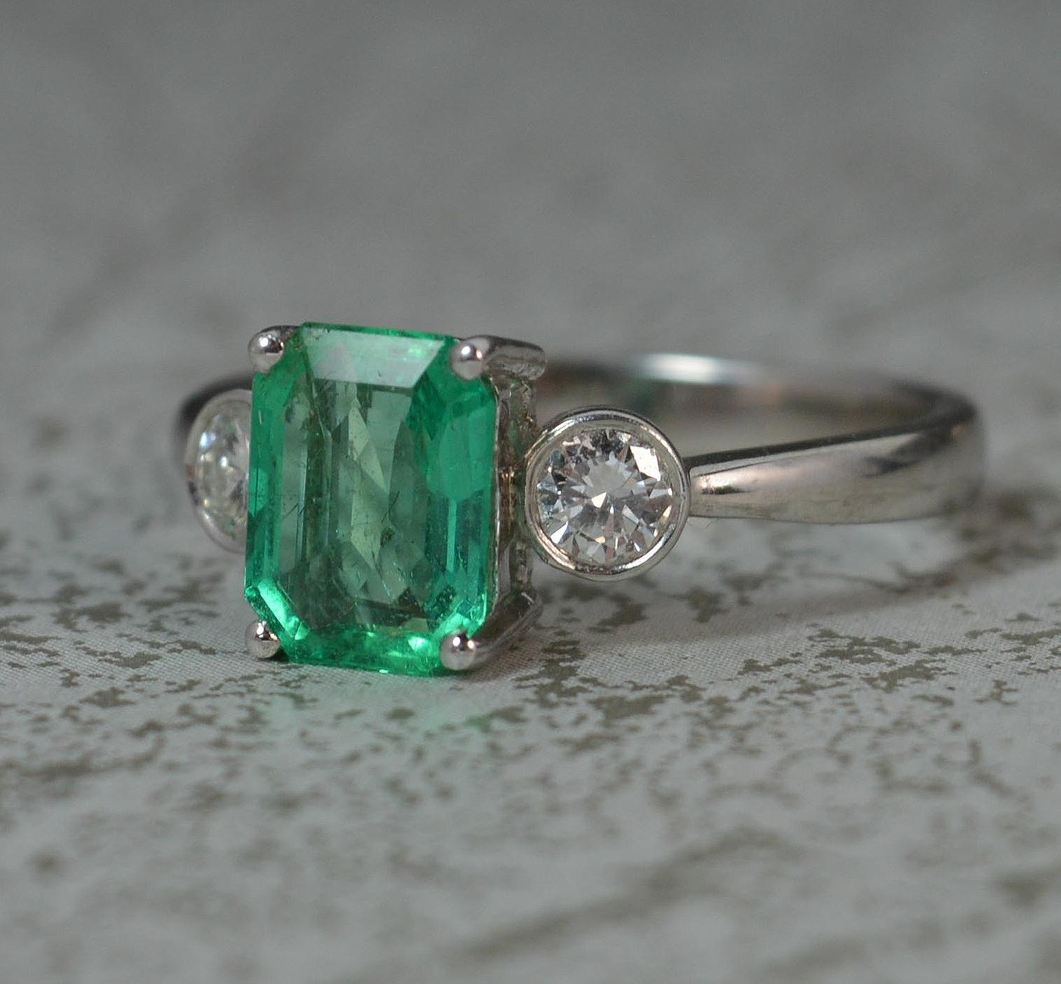 Colombian Emerald VS Diamond 18 Carat White Gold Trilogy Ring 4