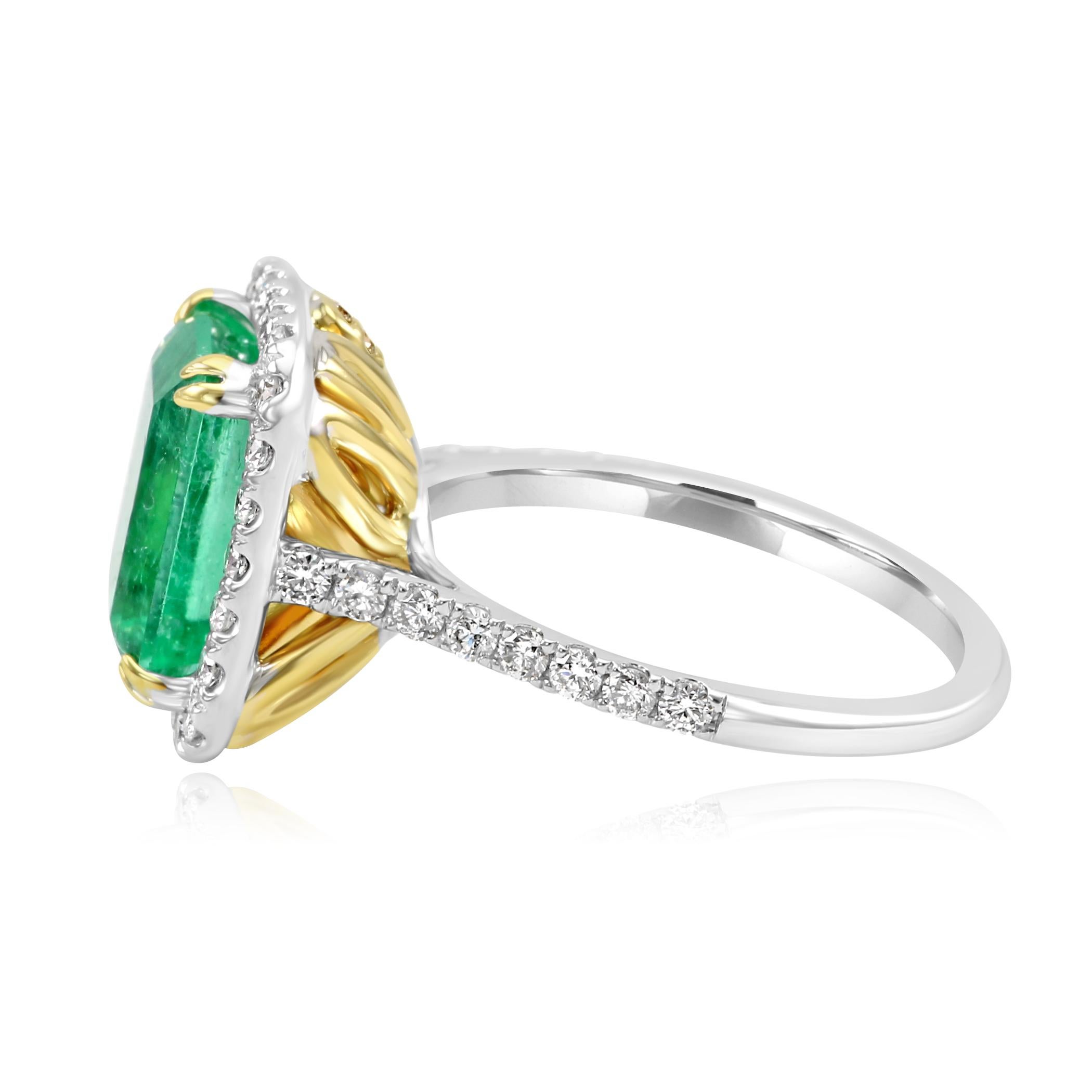 Colombian Emerald White Diamond Halo Two-Color Gold Bridal Fashion Cocktail Ring In New Condition In NEW YORK, NY