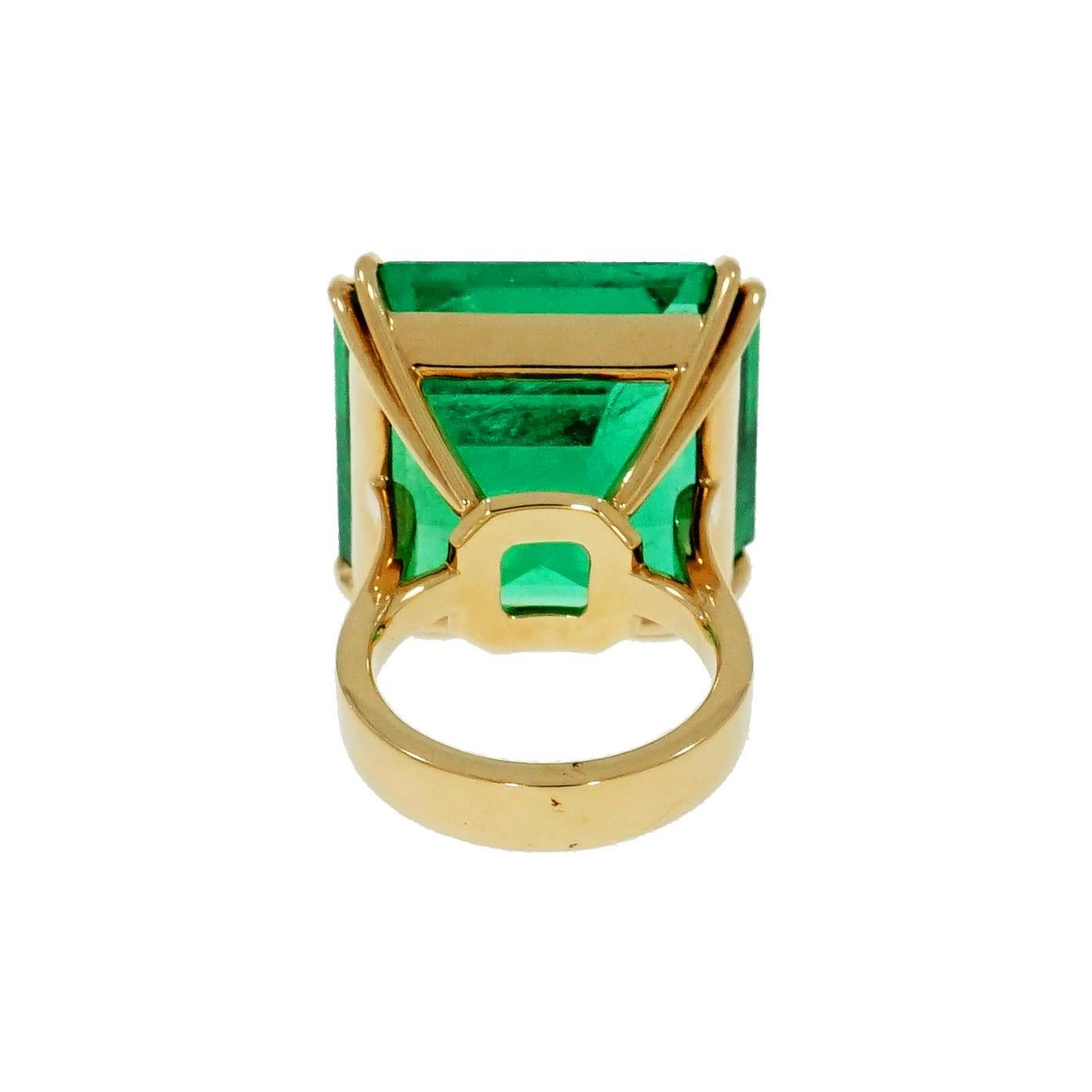 Modern Colombian Emerald Yellow Gold Ring
