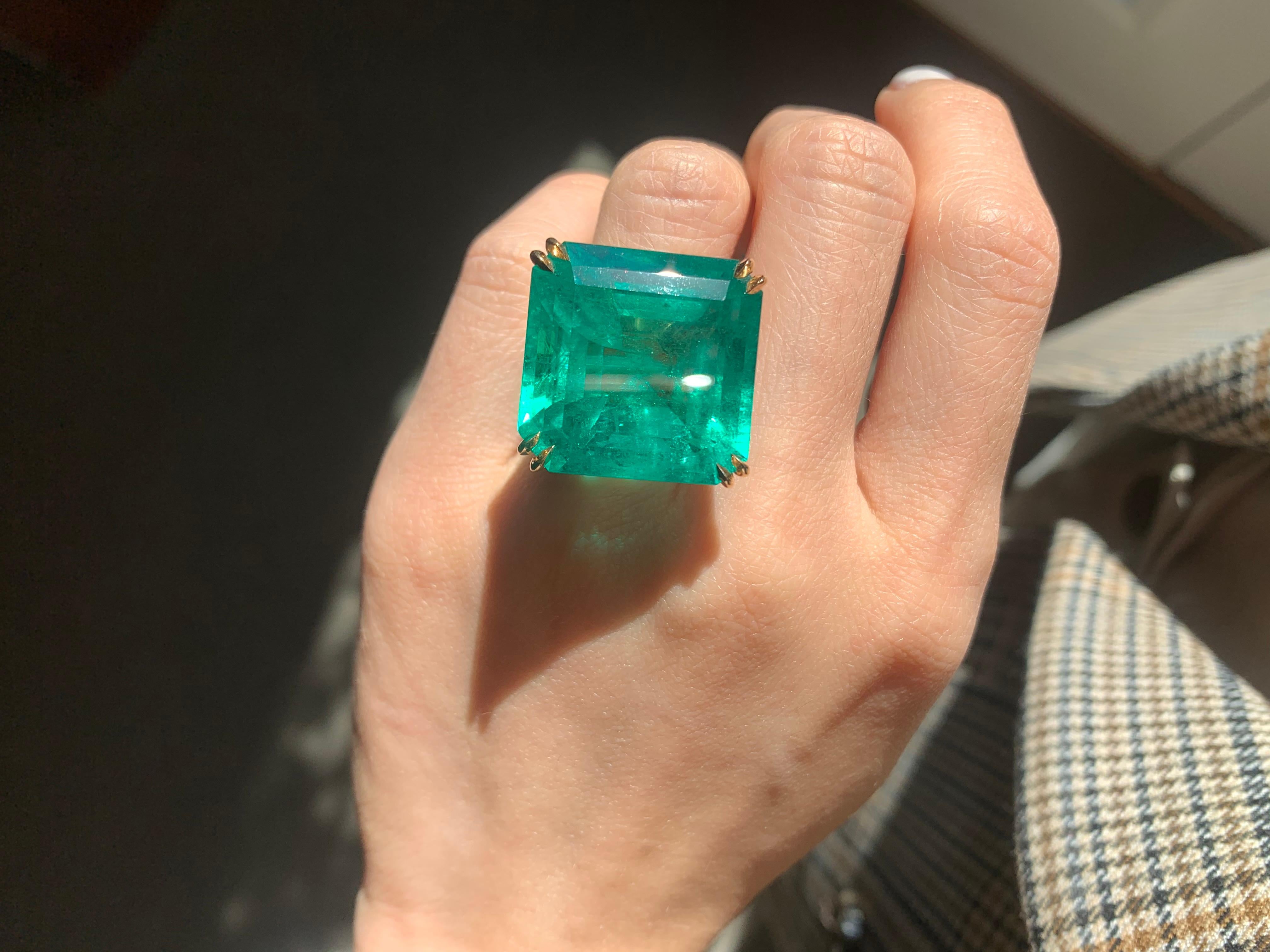 Women's Colombian Emerald Yellow Gold Ring