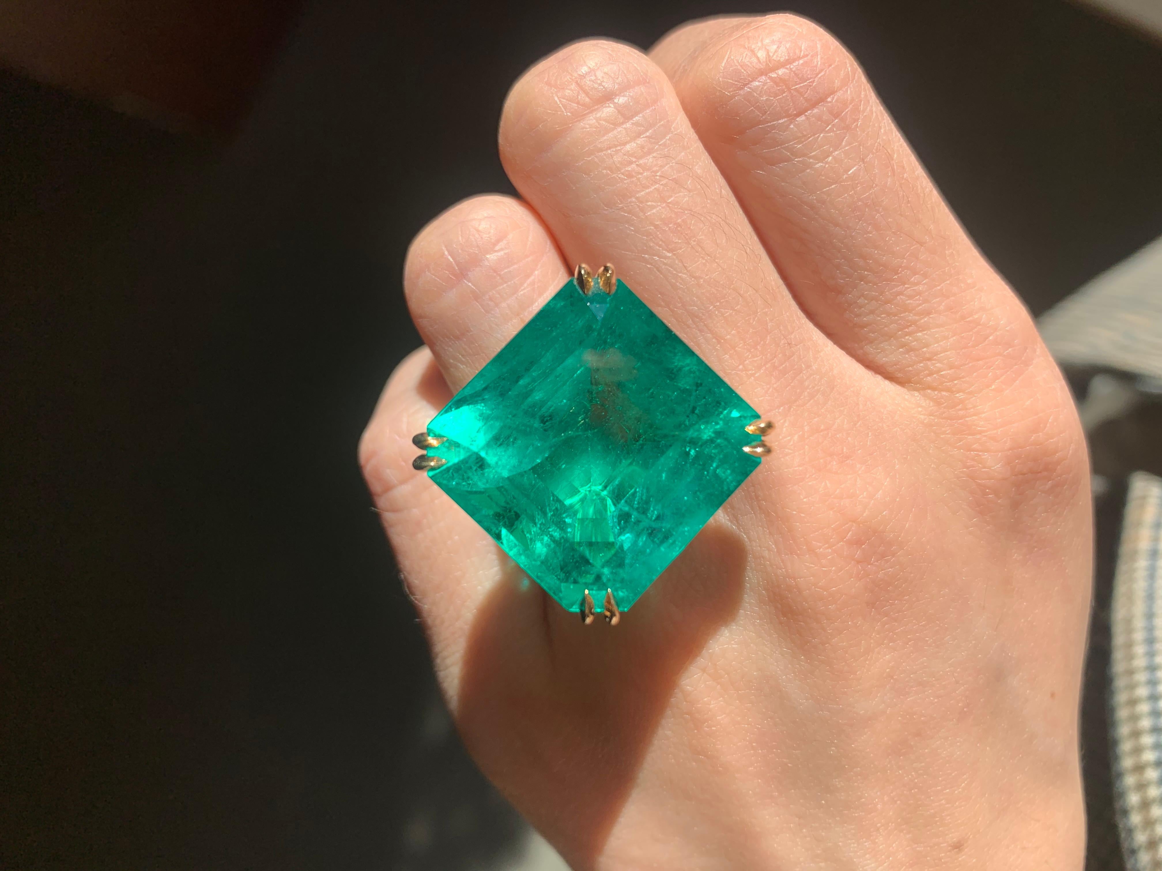 Colombian Emerald Yellow Gold Ring 1