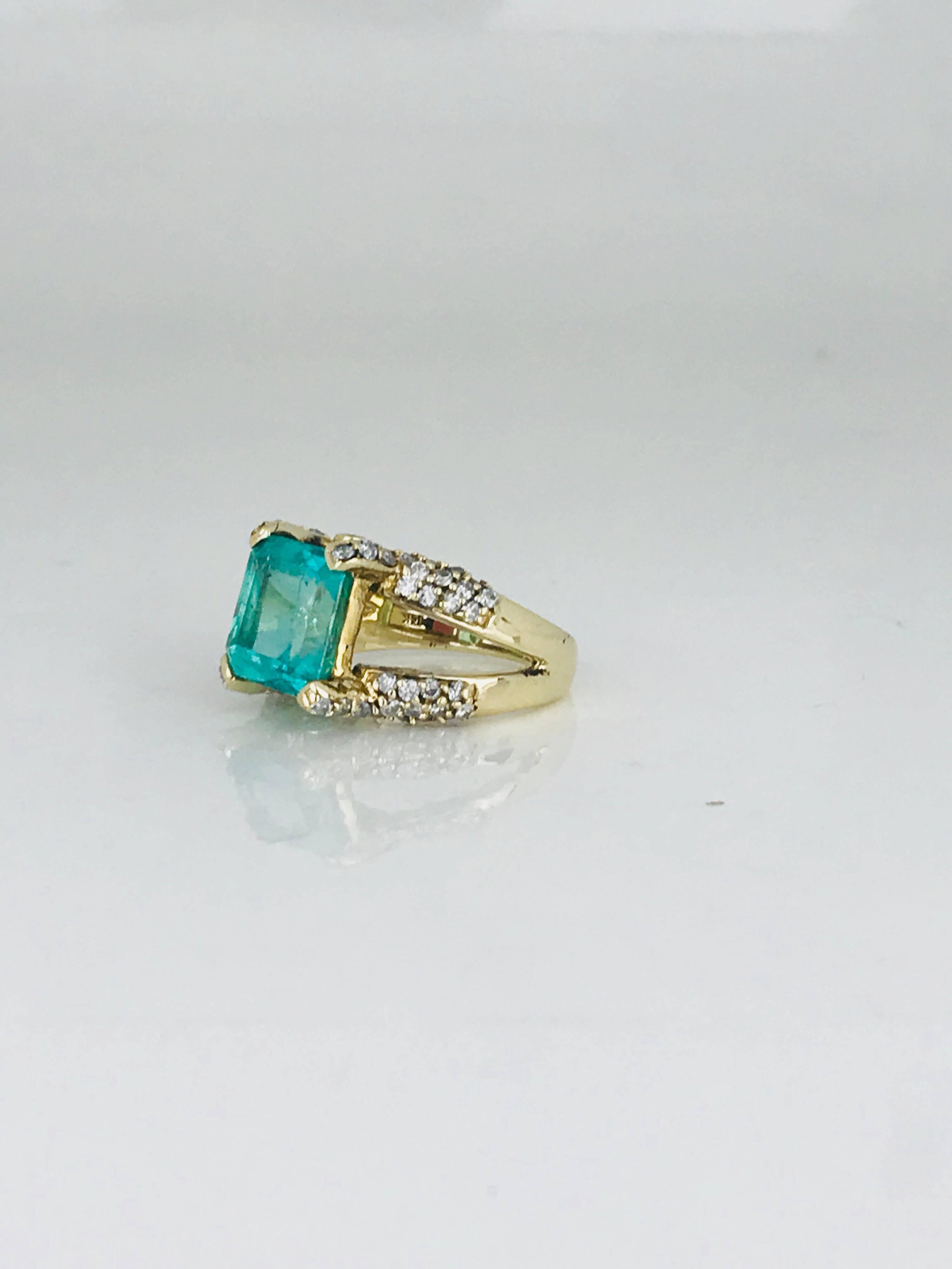 Colombian Emerald, 5.62 Carat, Set with 1.10 Carat Diamonds, Contemporary Ring In New Condition For Sale In Aliso Viejo, CA