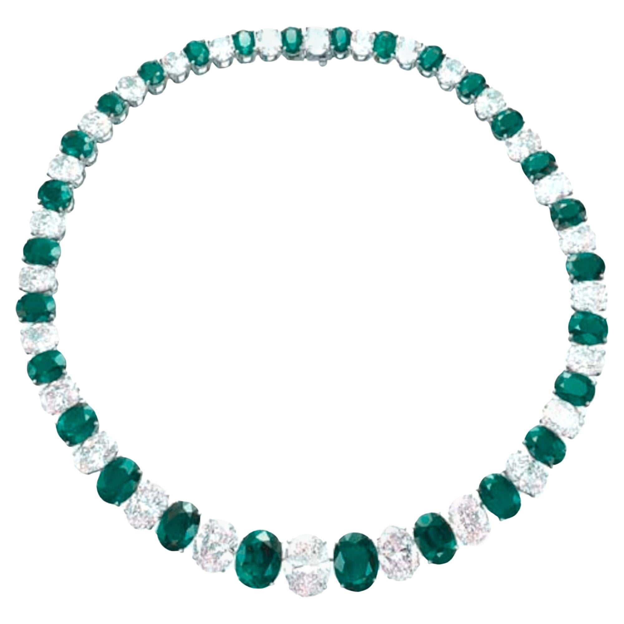 Collana di smeraldi colombiani e diamanti in platino in vendita
