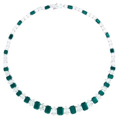 Collana di smeraldi colombiani e diamanti in platino