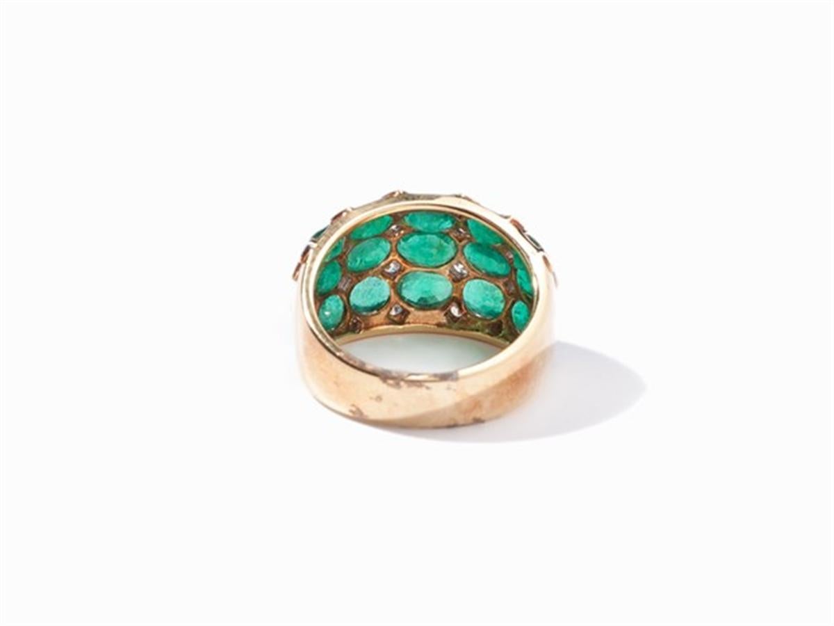 Edwardian Colombian Emeralds and Diamonds Ring, 18 Karat Gold
