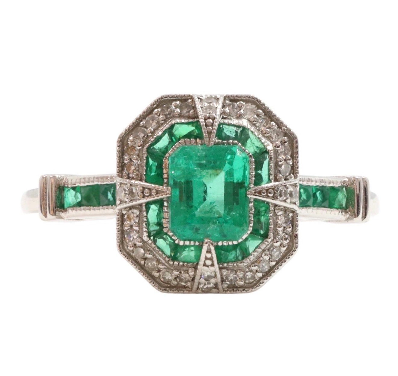 Colombian Emeralds & Diamonds ring in Platinum