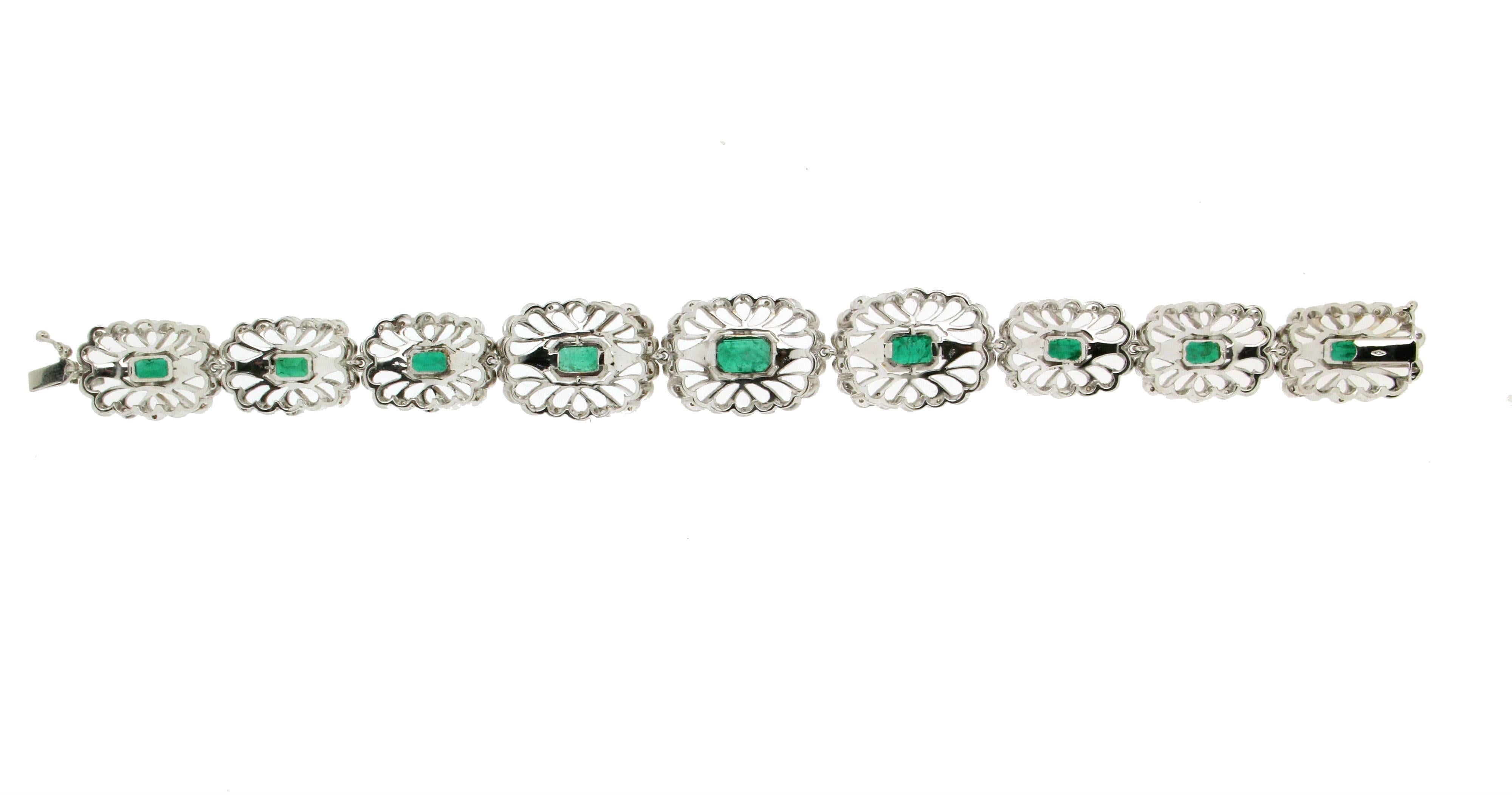 Colombian Emeralds 18 Karat White Gold Diamonds Cuff Bracelet In New Condition In Marcianise, IT