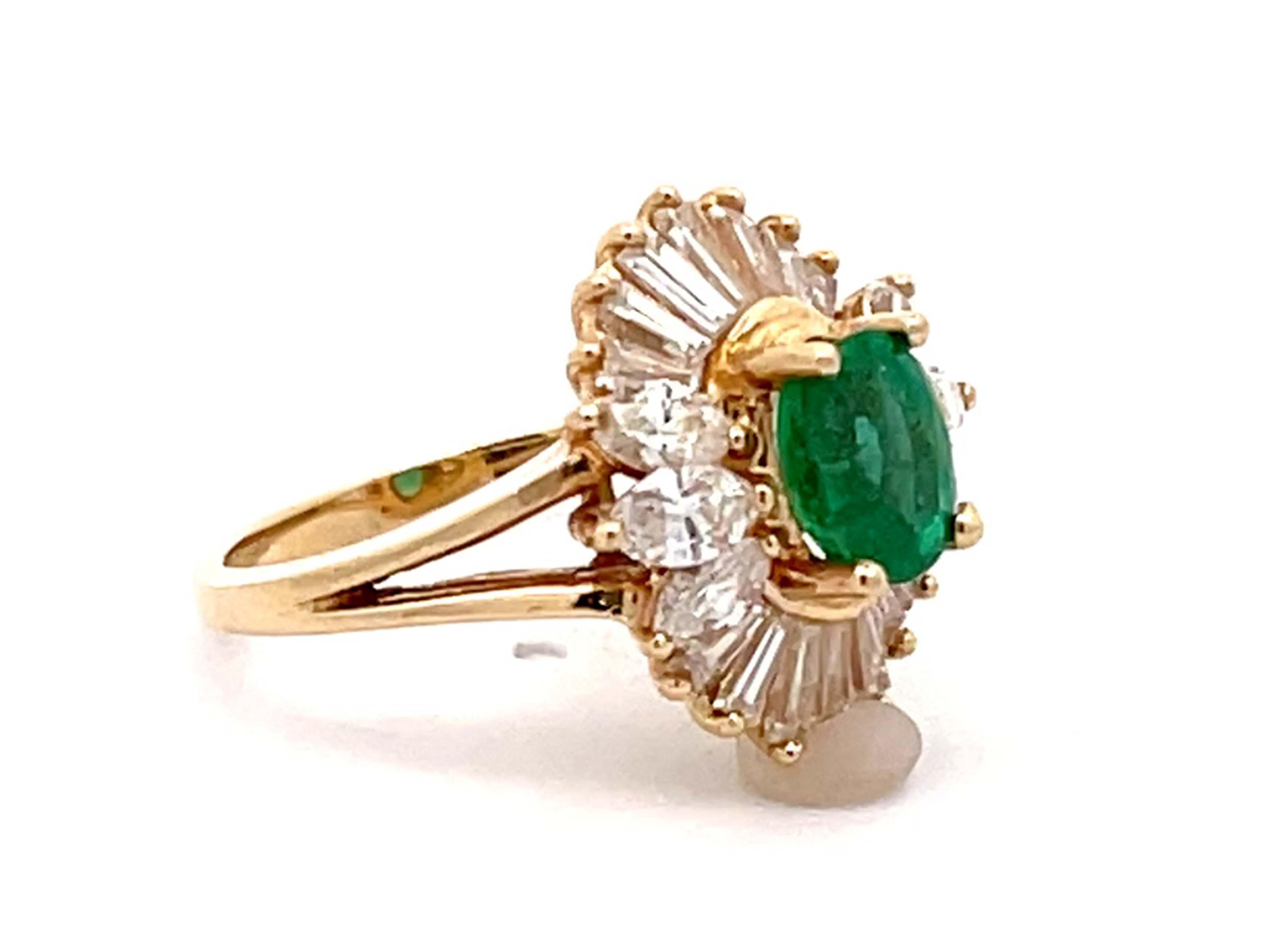 Modern Colombian Green Emerald Ballerina Diamond Ring in 14k Yellow Gold