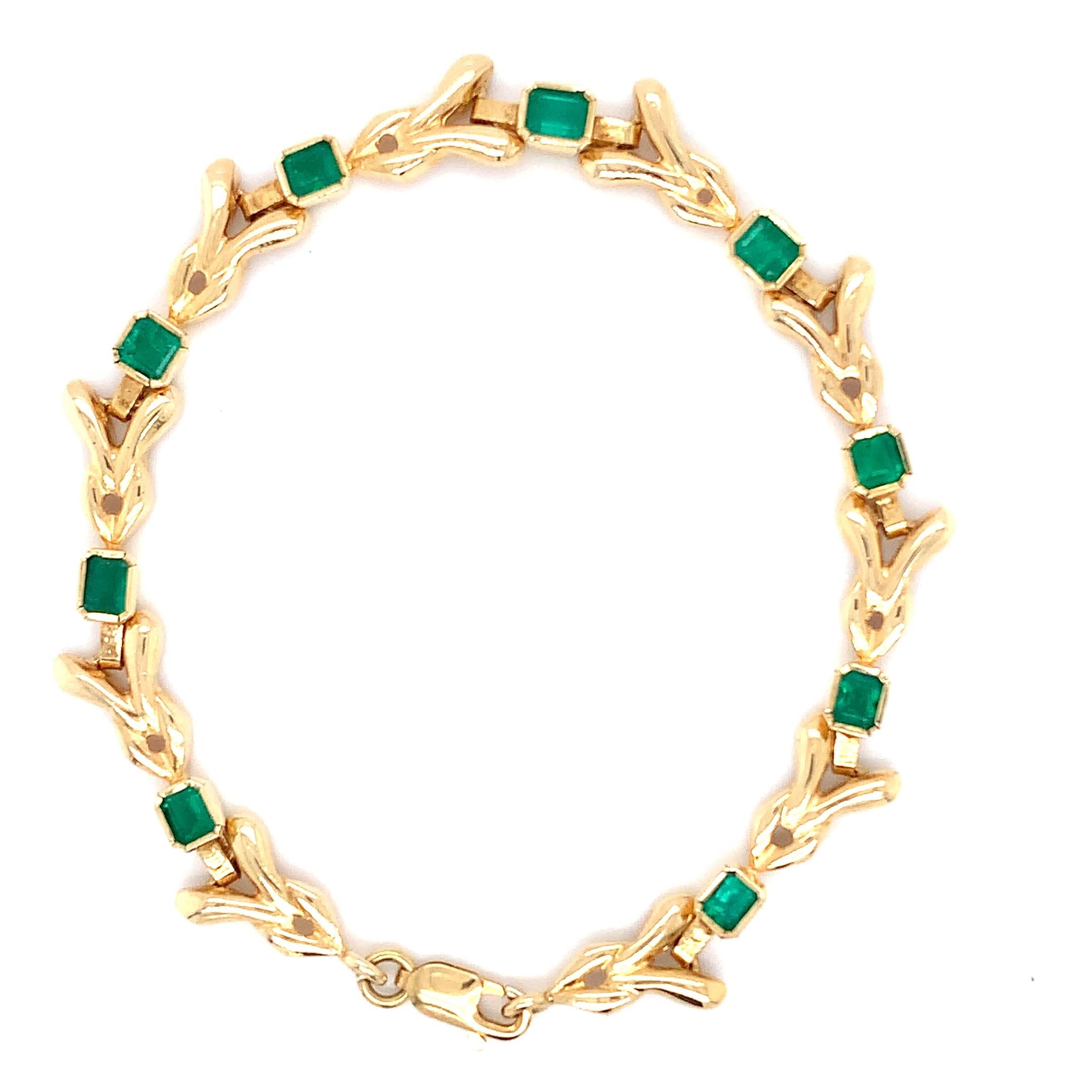 Art déco Bracelet colombien d'émeraudes vertes en or jaune 18 carats en vente