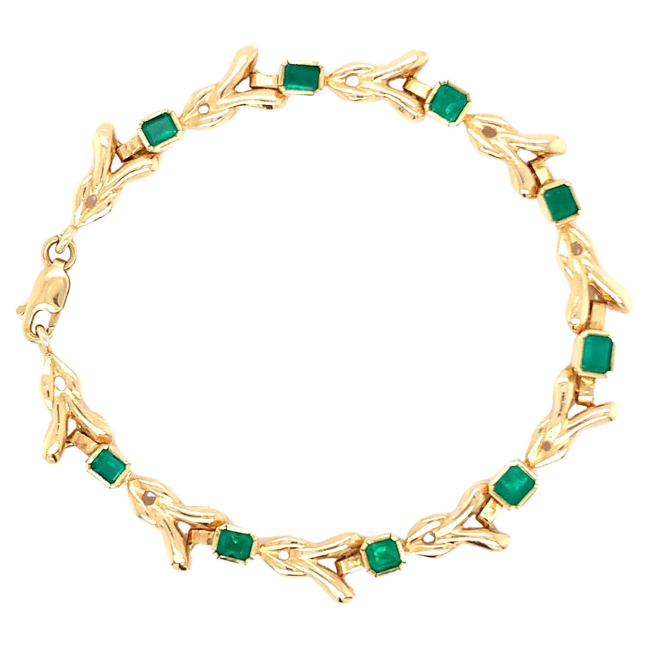 Colombian green emerald bracelet 18ct yellow gold For Sale