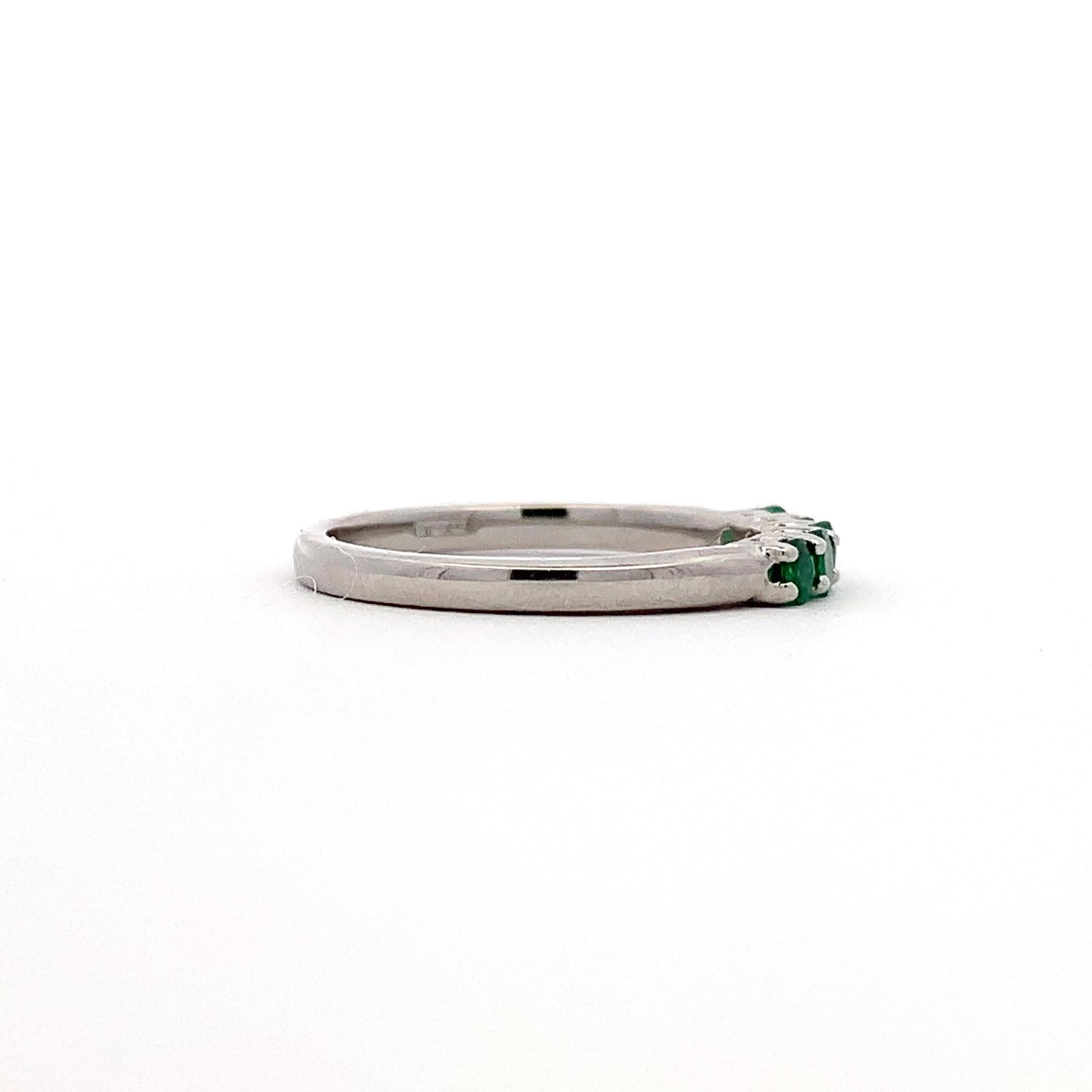 Women's Colombian green emerald eternity ring platinum For Sale