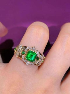 Colombian Muzo Emerald & Diamond Ring in 18K Gold – 1.00 Carat Emerald, 1.10 TCW