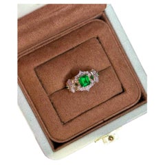 Colombian Muzo Emerald & Diamond Ring in 18K Gold – 1.00 Carat Emerald, 1.10 TCW